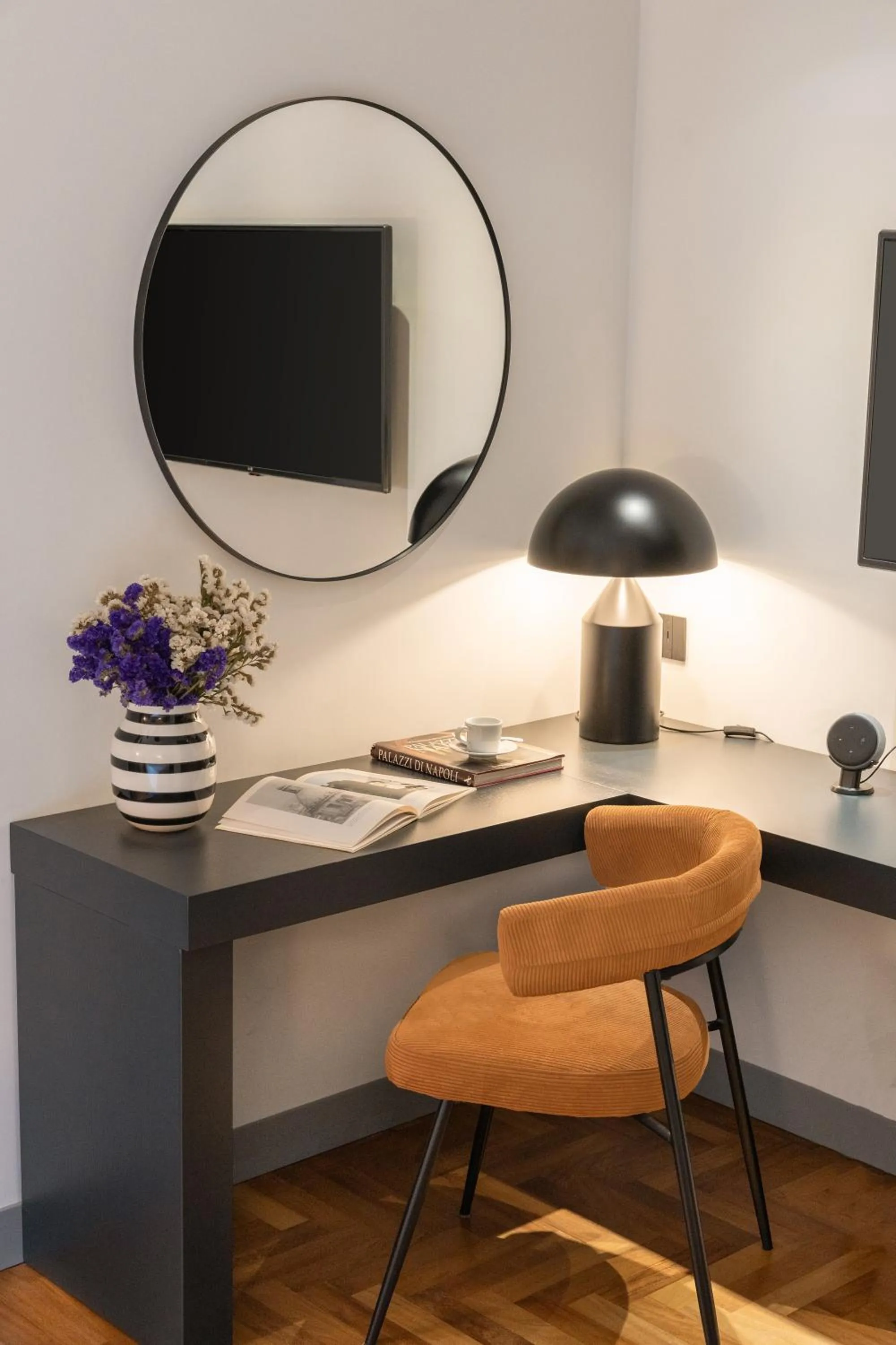 Decorative detail in Le Mummarelle