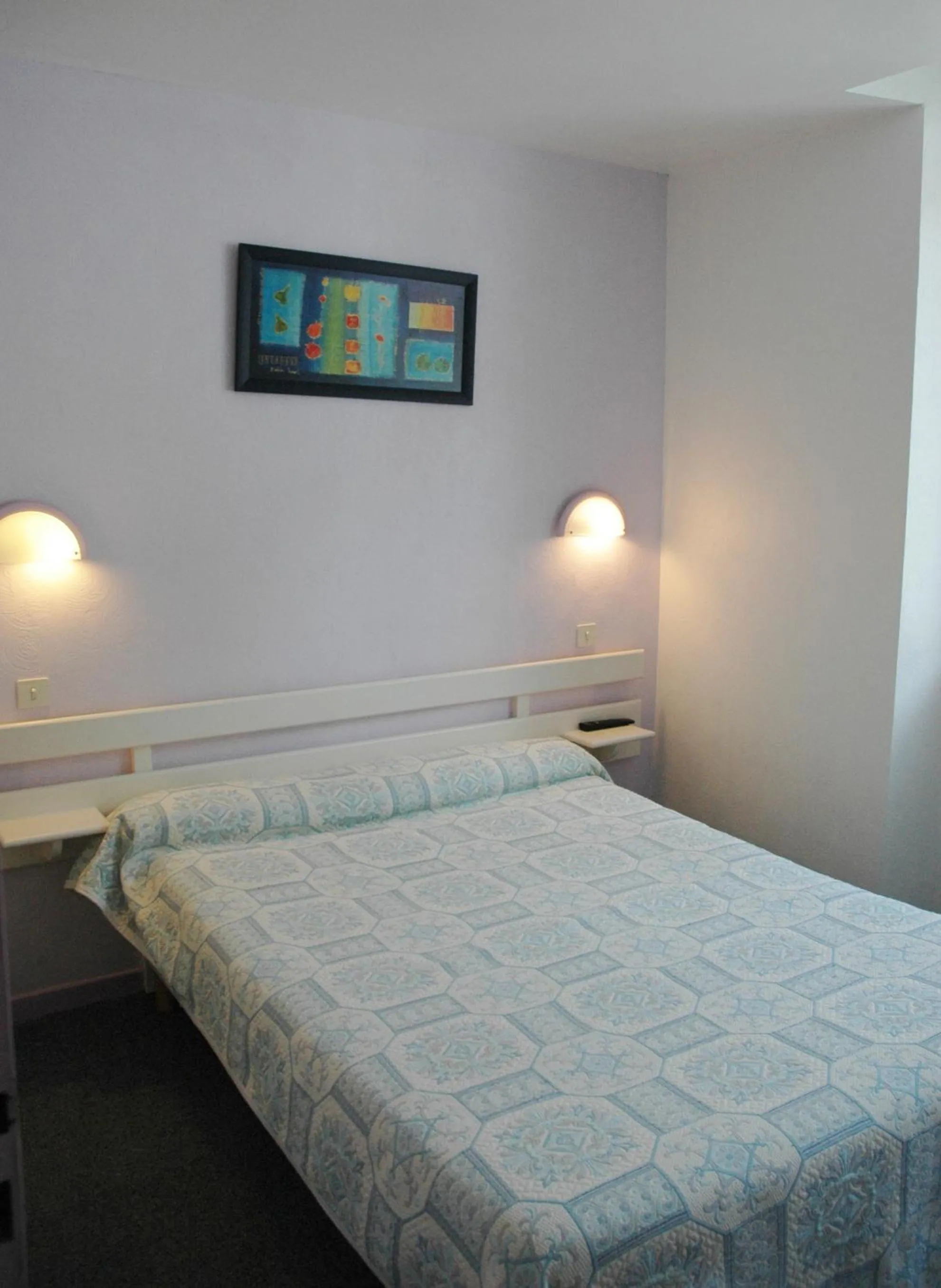 Bedroom, Bed in Appart Le Chili- Quartier thermal- Parc remarquable - Linge fourni