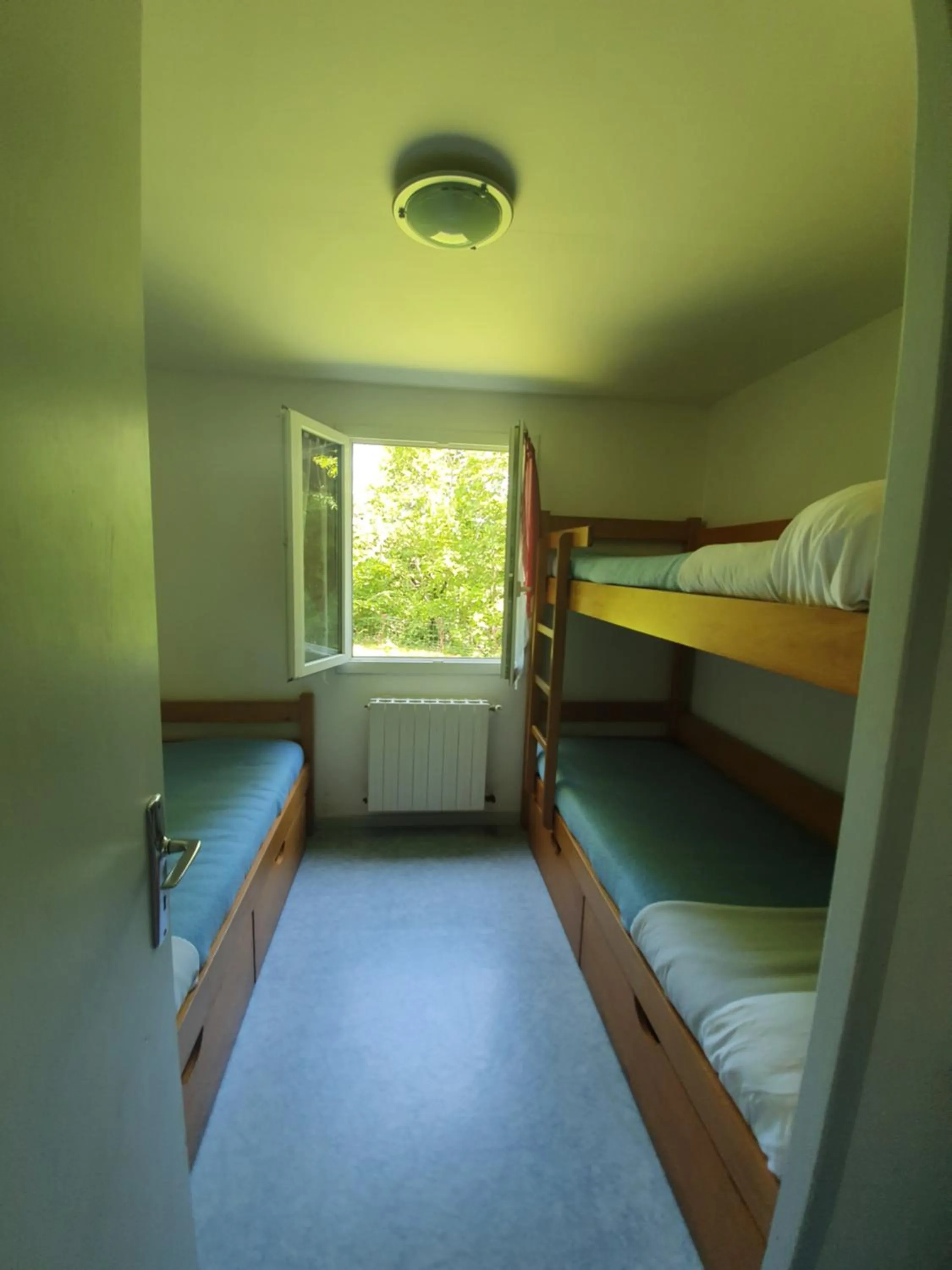 Bed in Appart Le Chili- Quartier thermal- Parc remarquable - Linge fourni