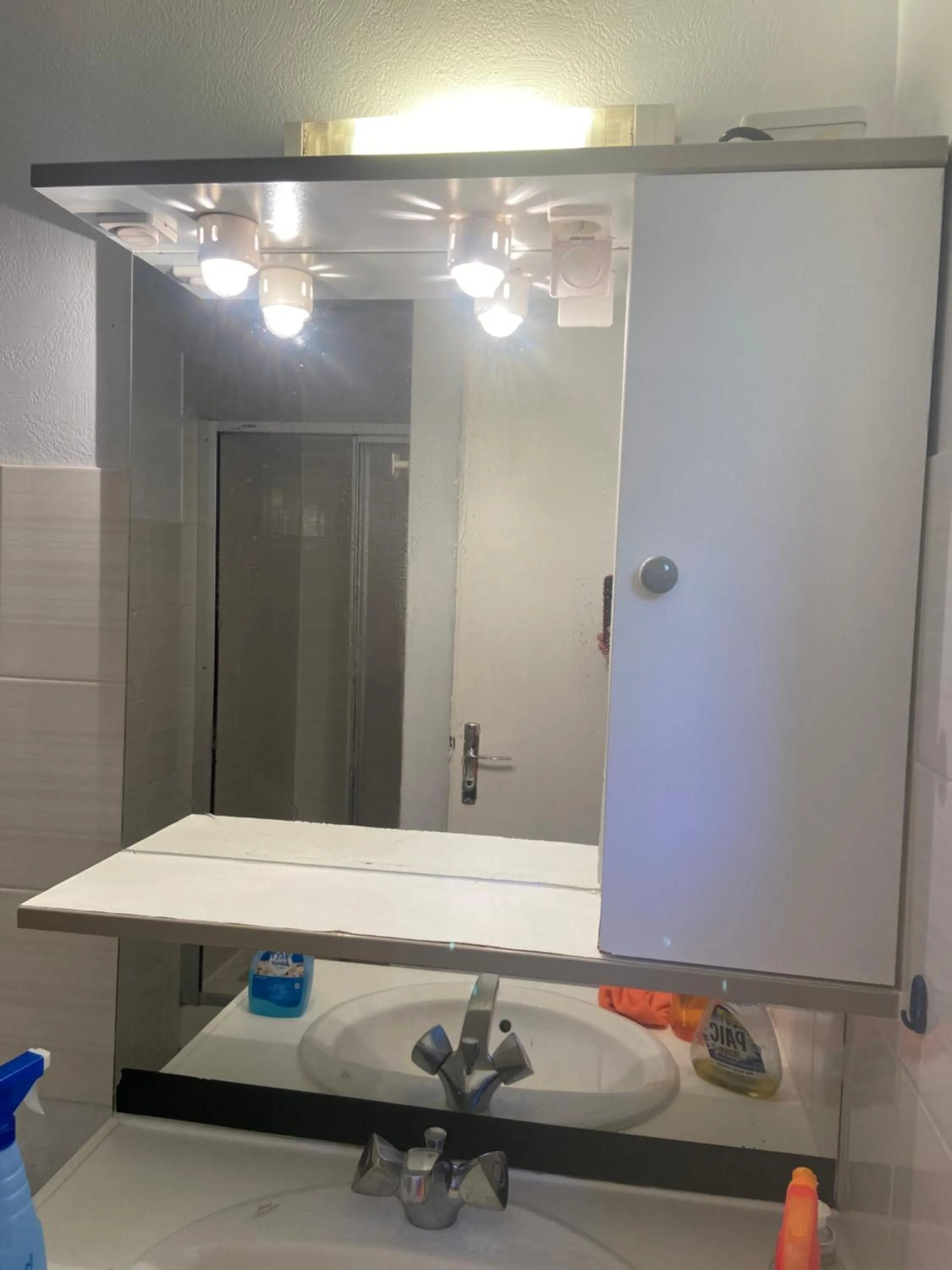 Bathroom in Appart Le Chili- Quartier thermal- Parc remarquable - Linge fourni