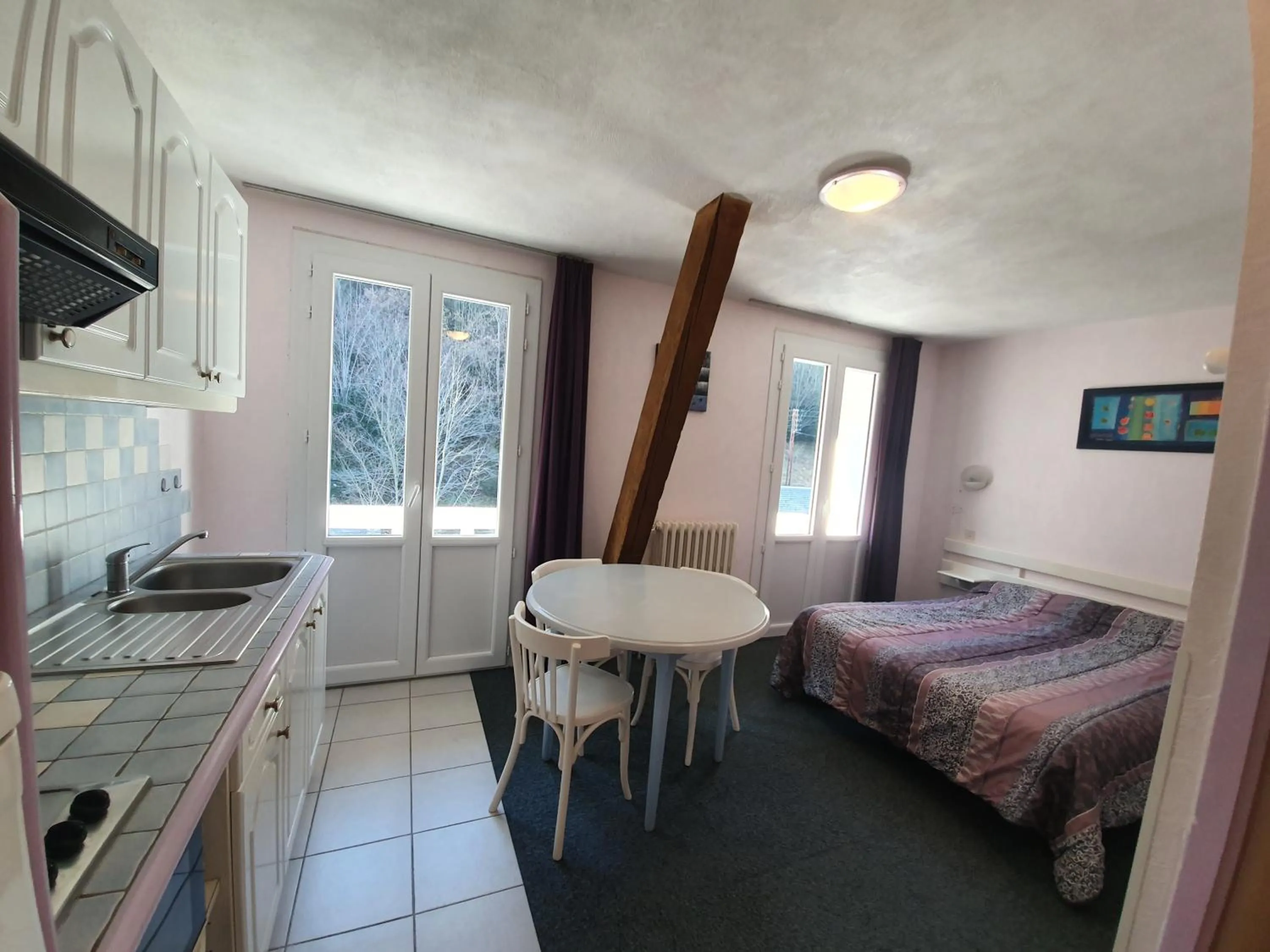 Photo of the whole room, Bed in Appart Le Chili- Quartier thermal- Parc remarquable - Linge fourni