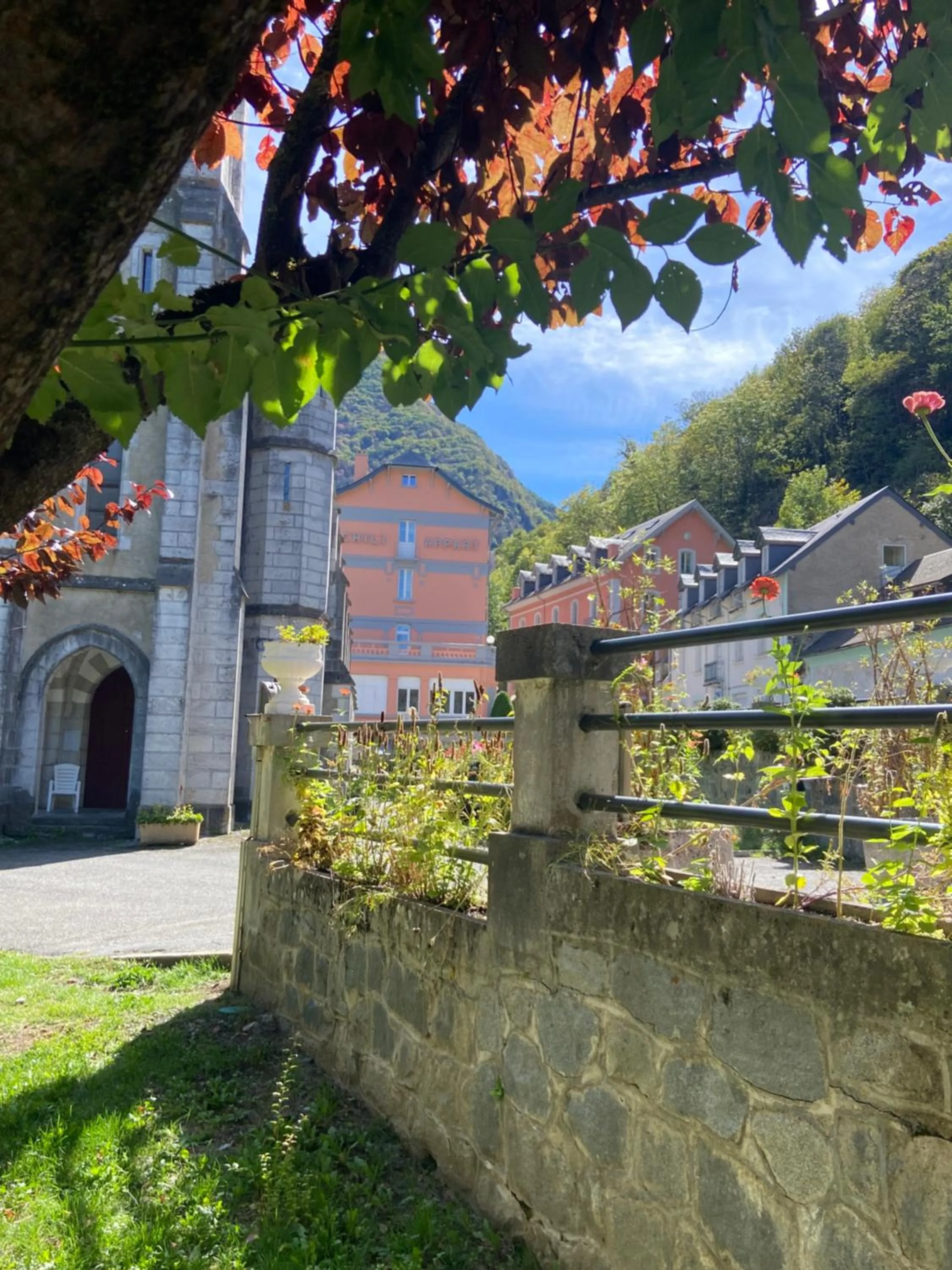 Property building in Appart Le Chili- Quartier thermal- Parc remarquable - Linge fourni