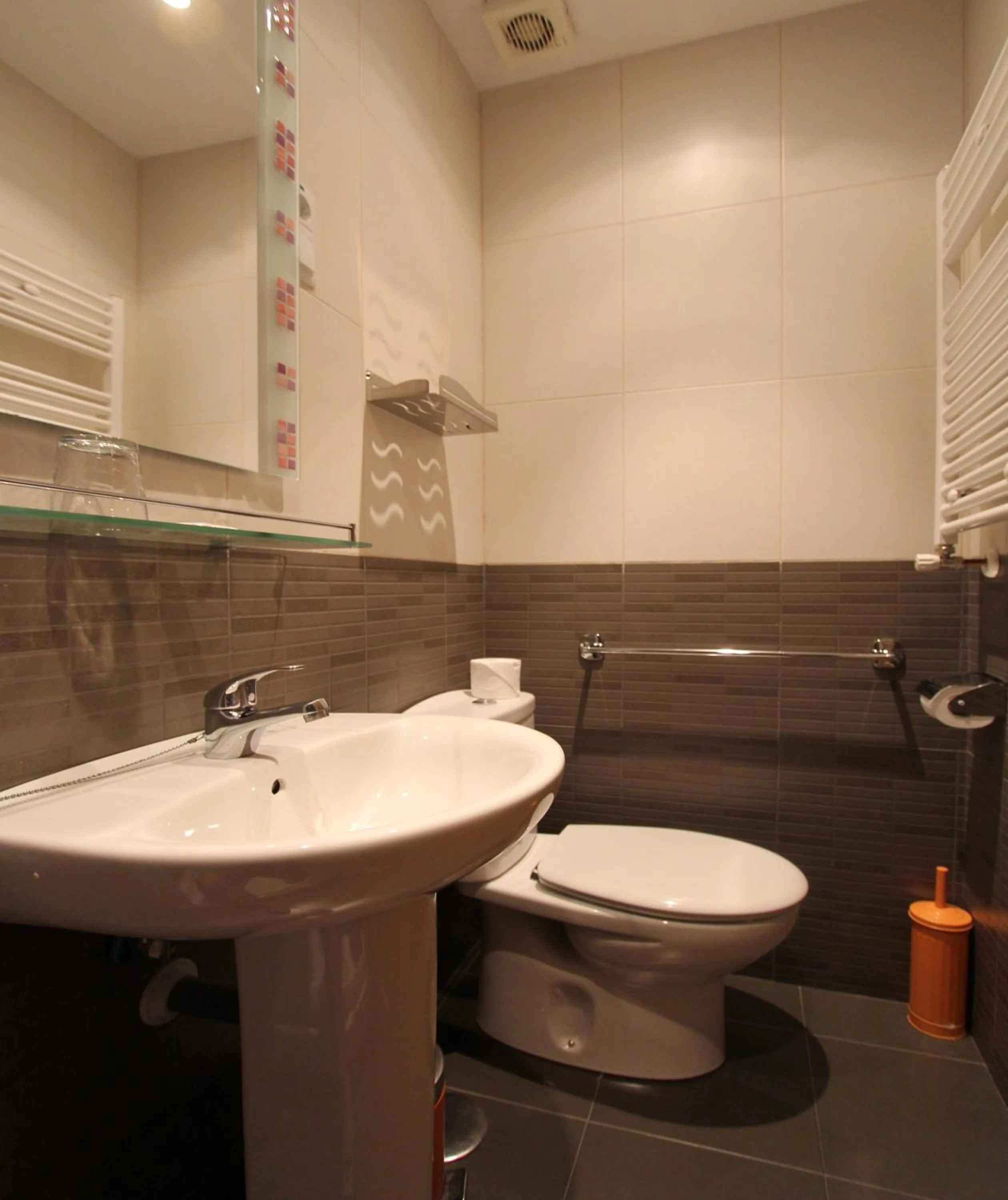 Bathroom in Hostal Regio