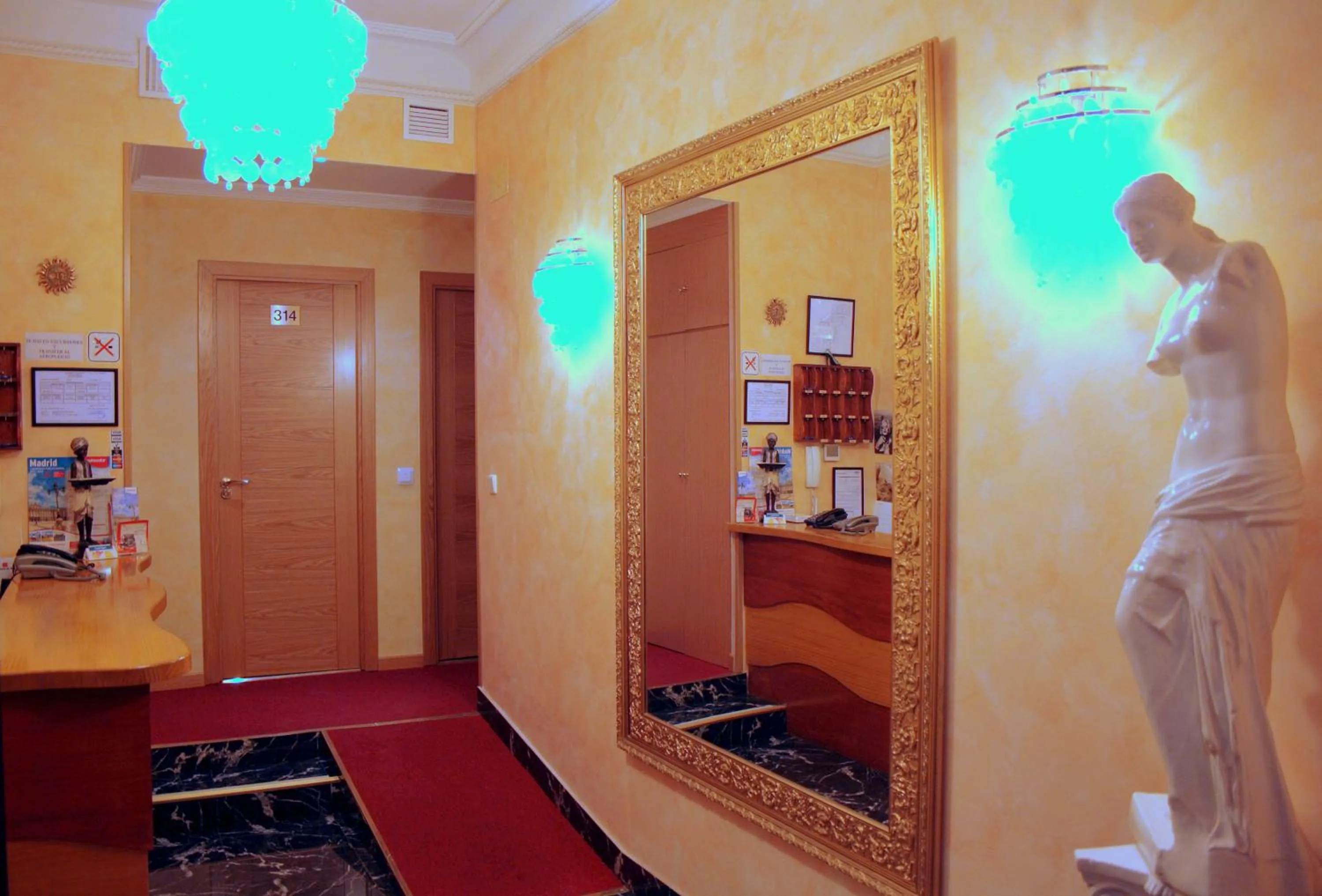 Lobby or reception in Hostal Regio