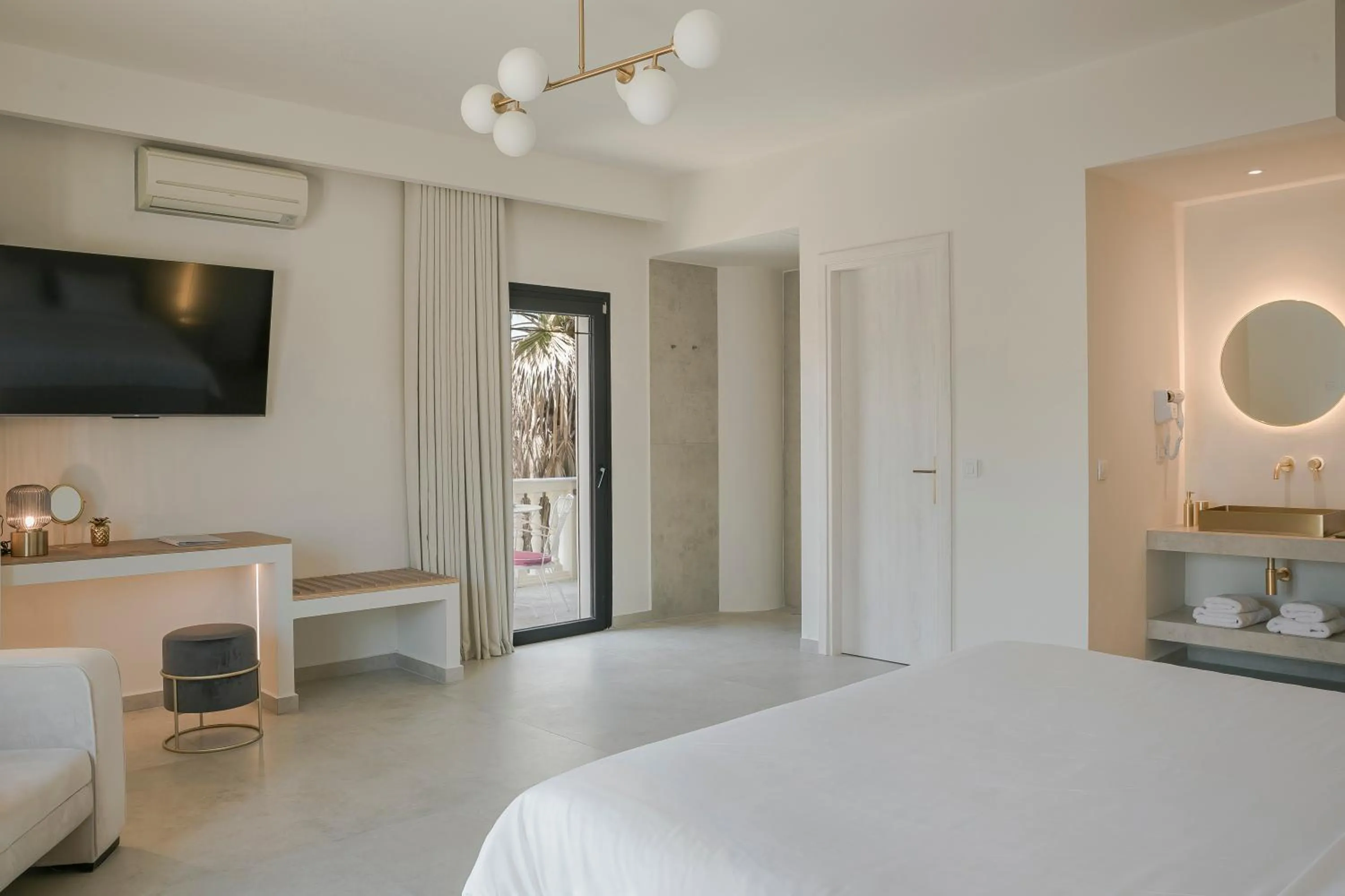 Photo of the whole room, Bed in Alley Boutique Hotel and Spa