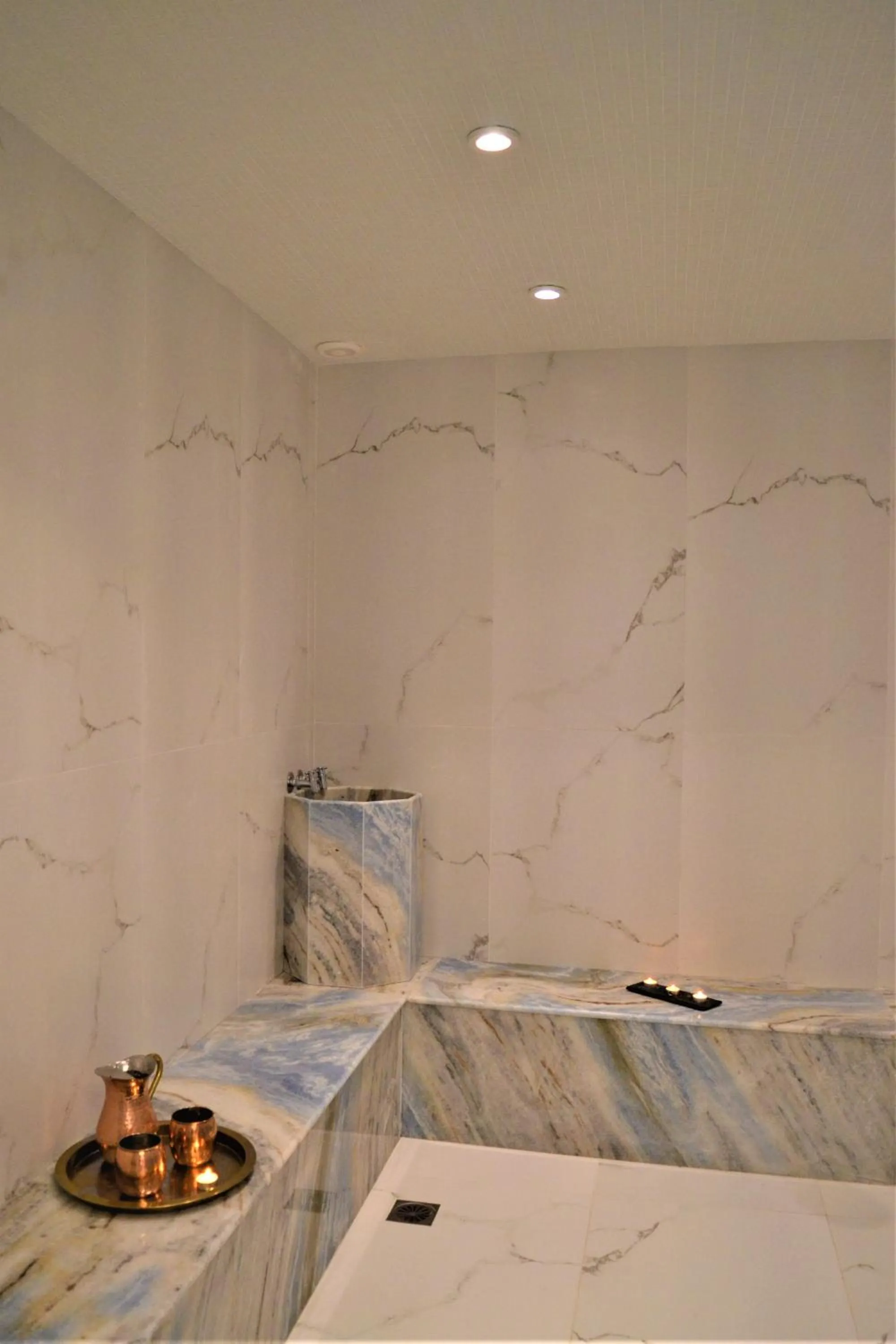 Bed in Alley Boutique Hotel and Spa