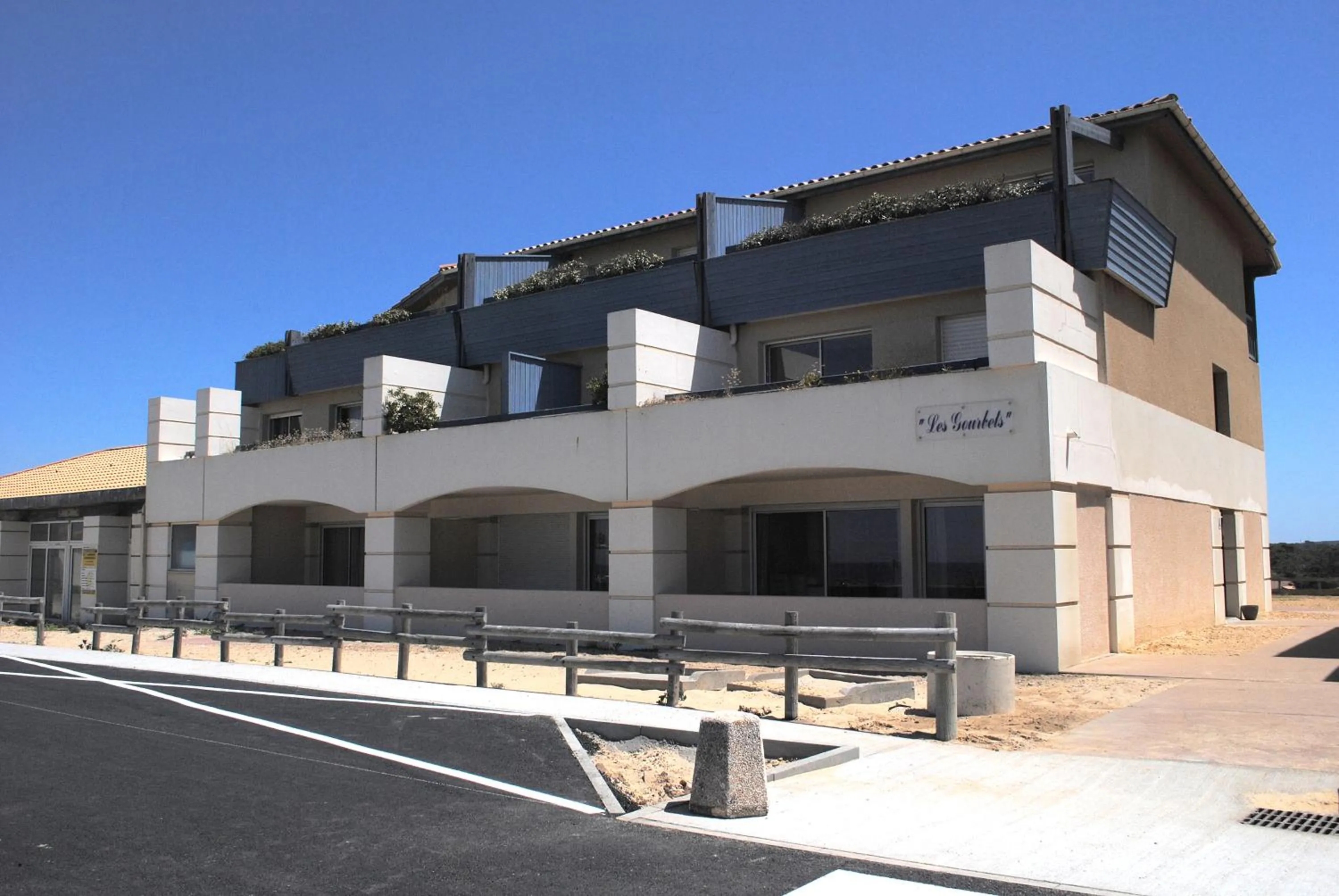 Facade/entrance in Résidence Néméa Les Gourbets