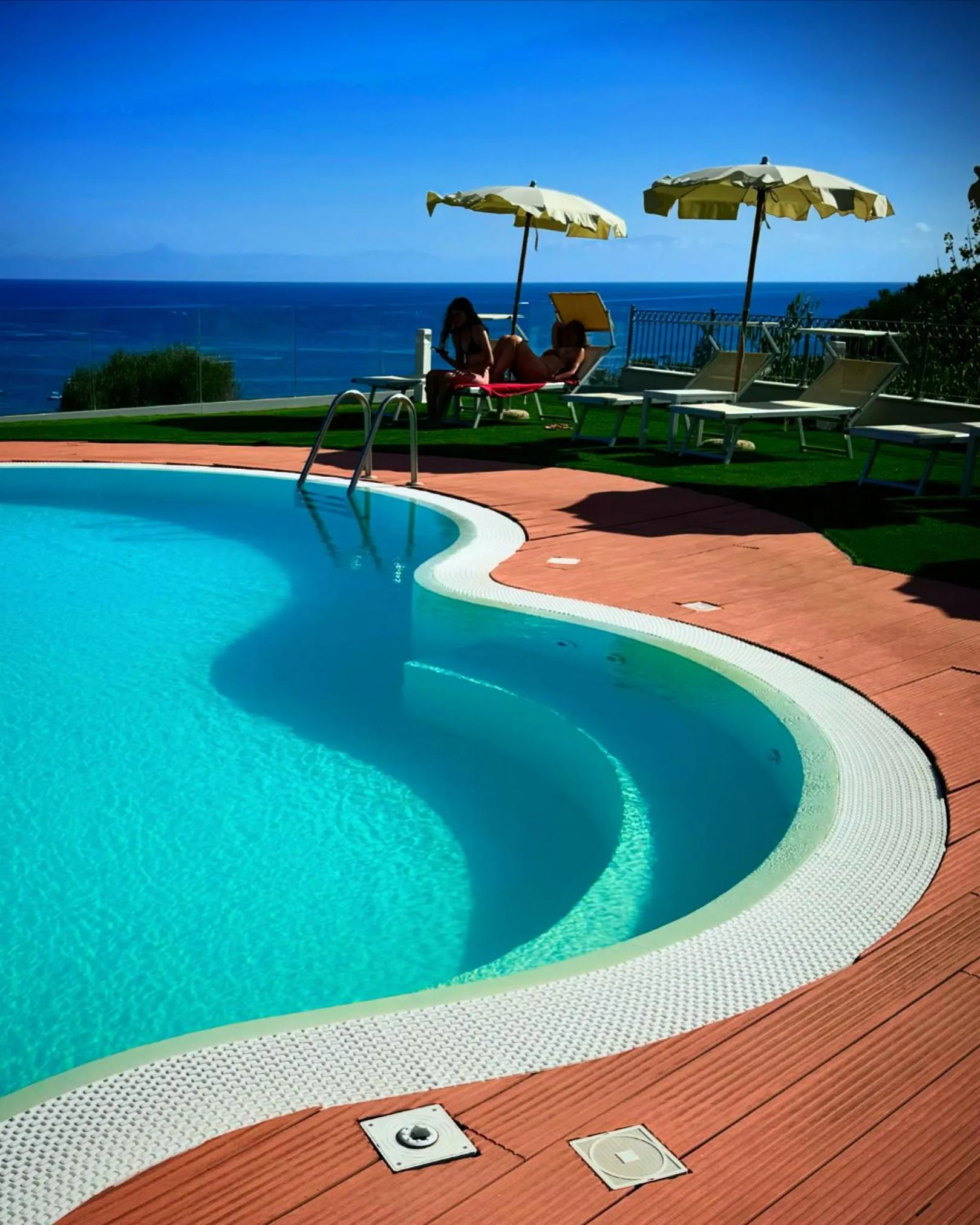 Swimming pool in Residence New Paradise