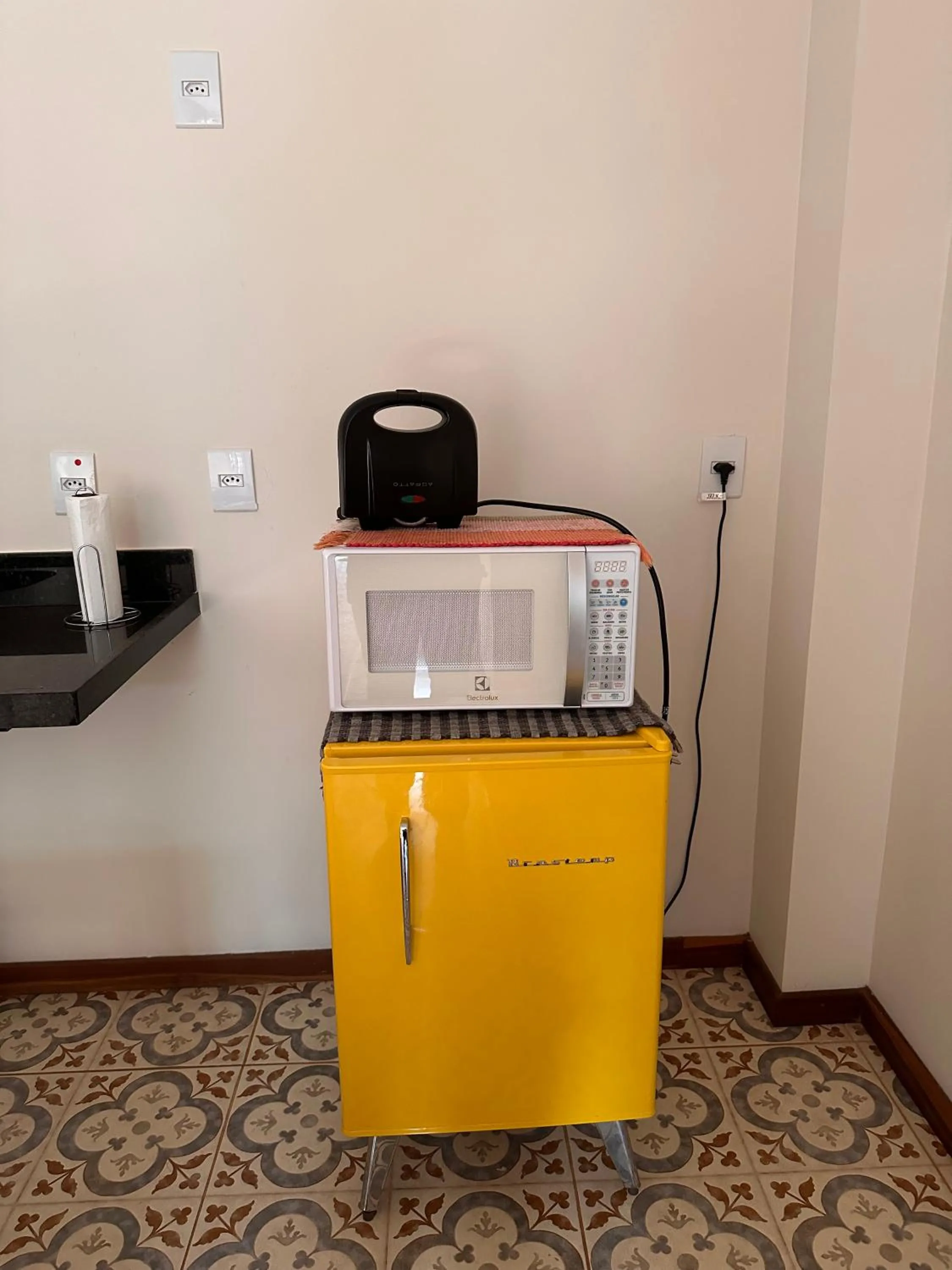 Communal kitchen in Villa Rica Pousada