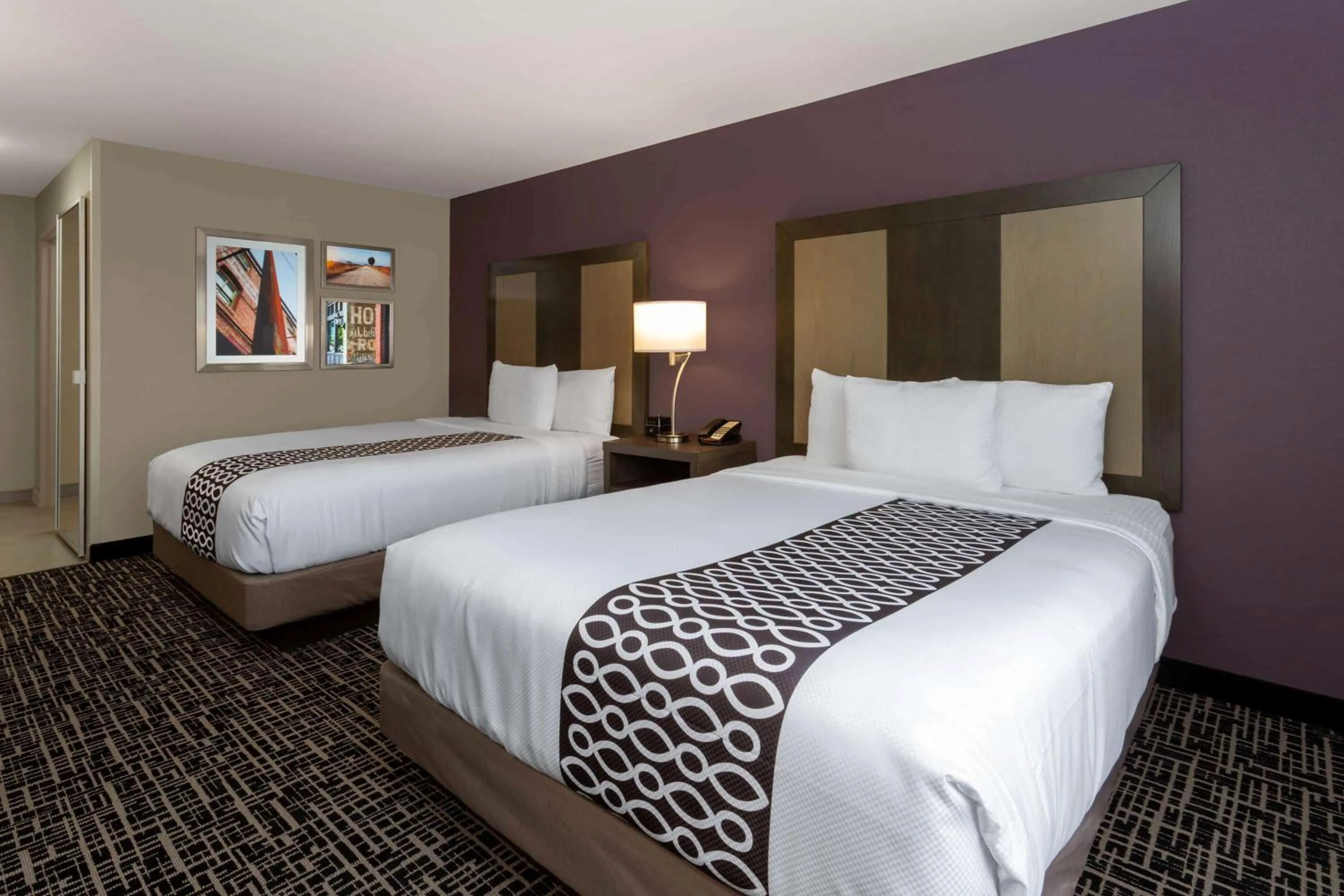 Photo of the whole room, Bed in La Quinta by Wyndham Wichita Airport