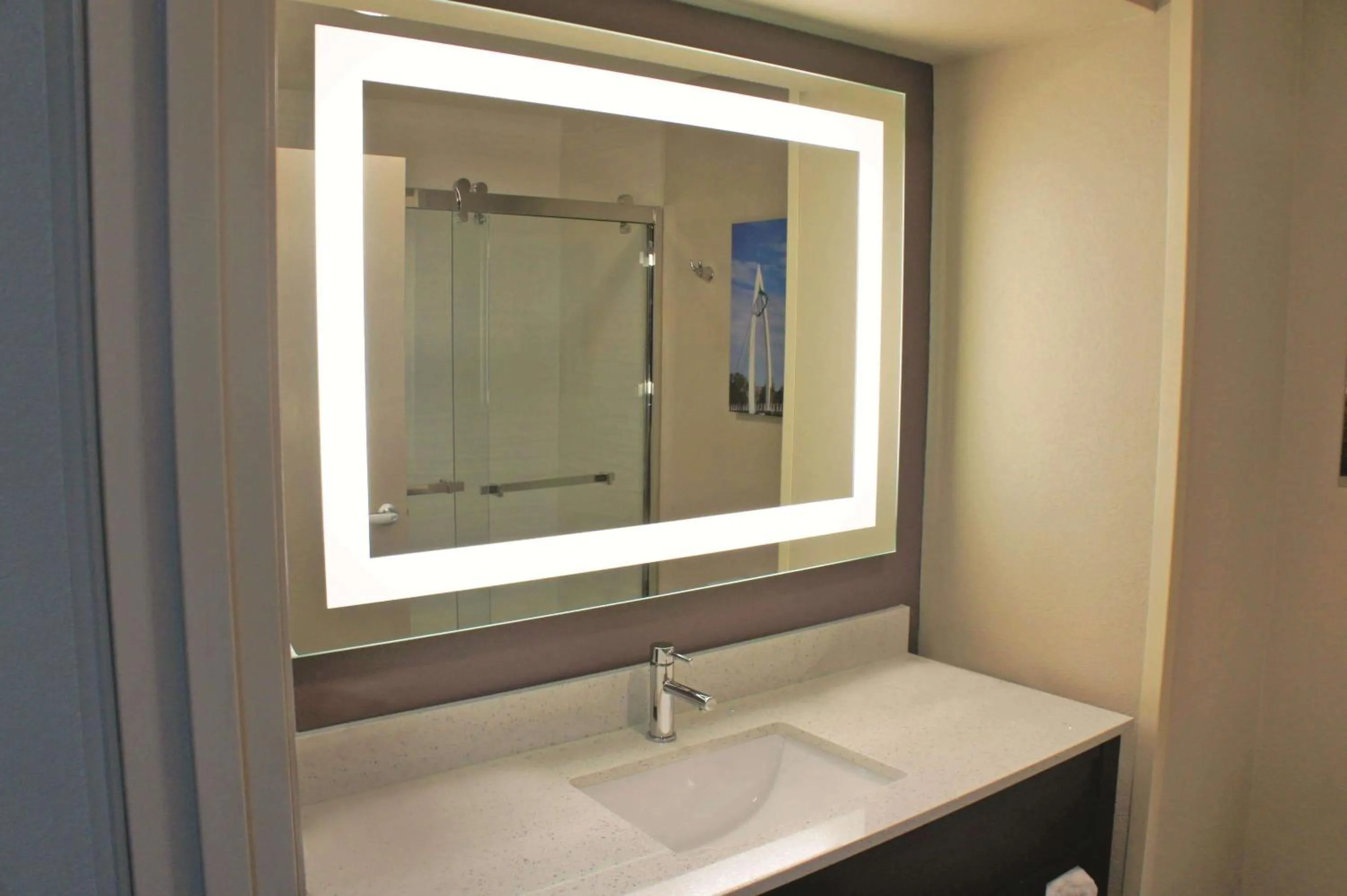 Photo of the whole room in La Quinta by Wyndham Wichita Airport