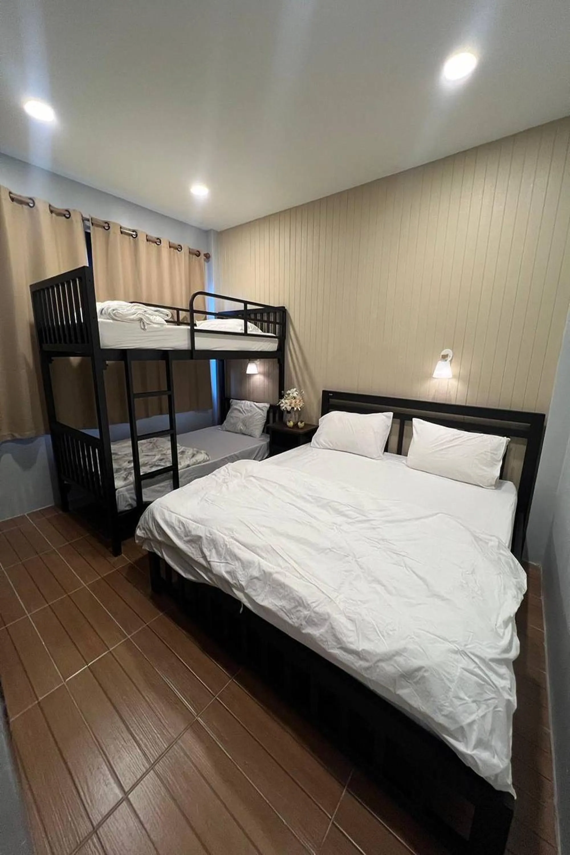 Bedroom, Bed in Forest Hill Resort