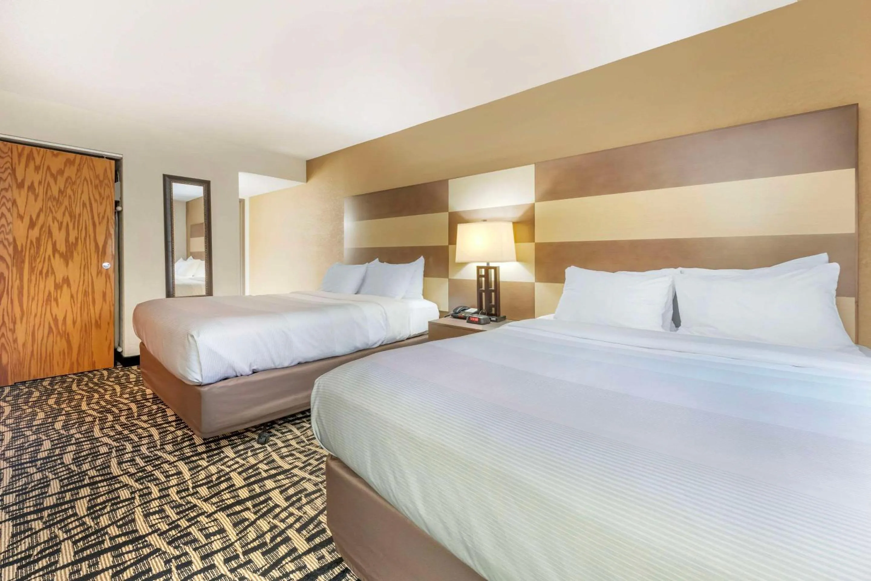 Bed in Quality Inn & Suites Mayo Clinic Area