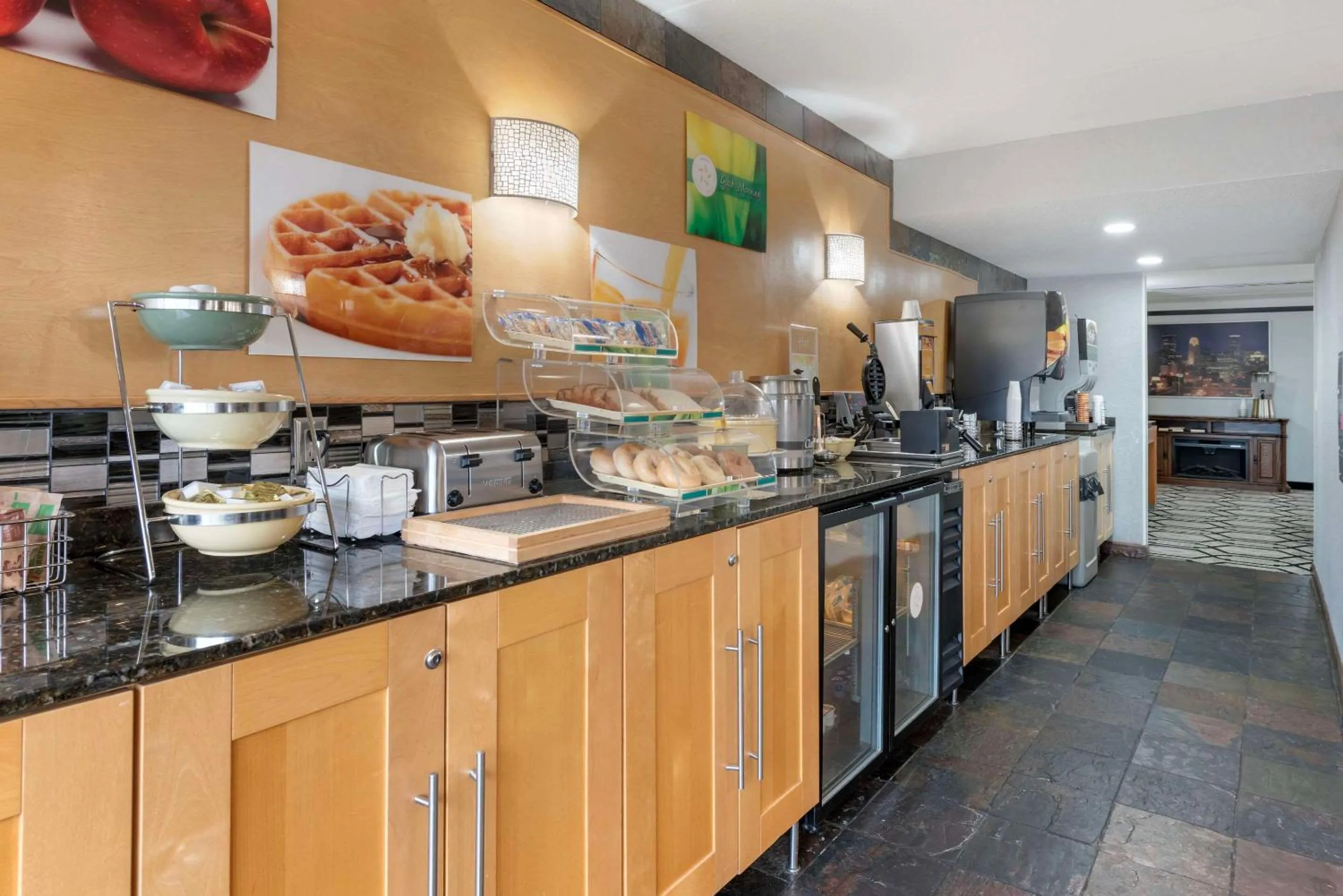 Breakfast in Quality Inn & Suites Mayo Clinic Area