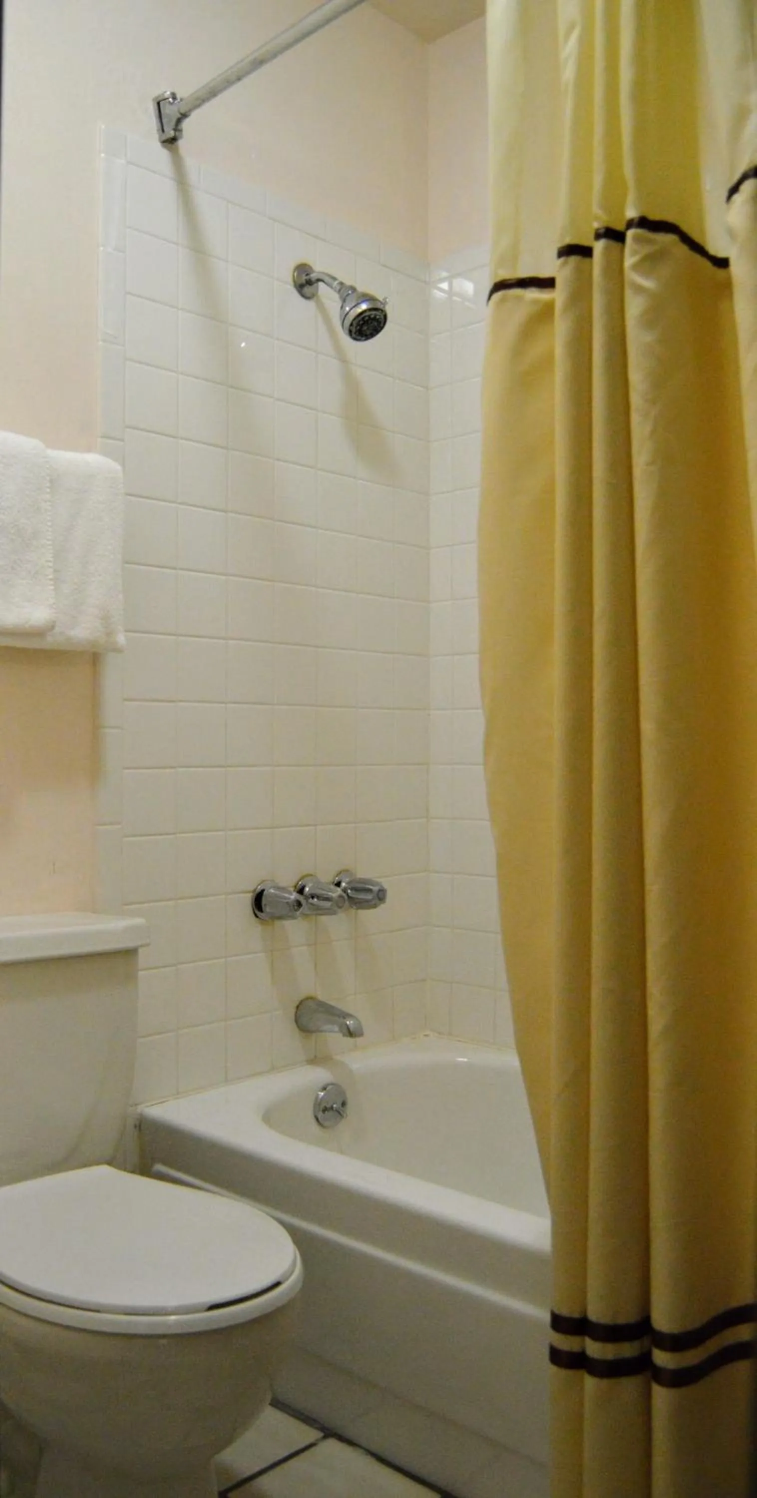 Bathroom in Extended Stay Warrenton Inn