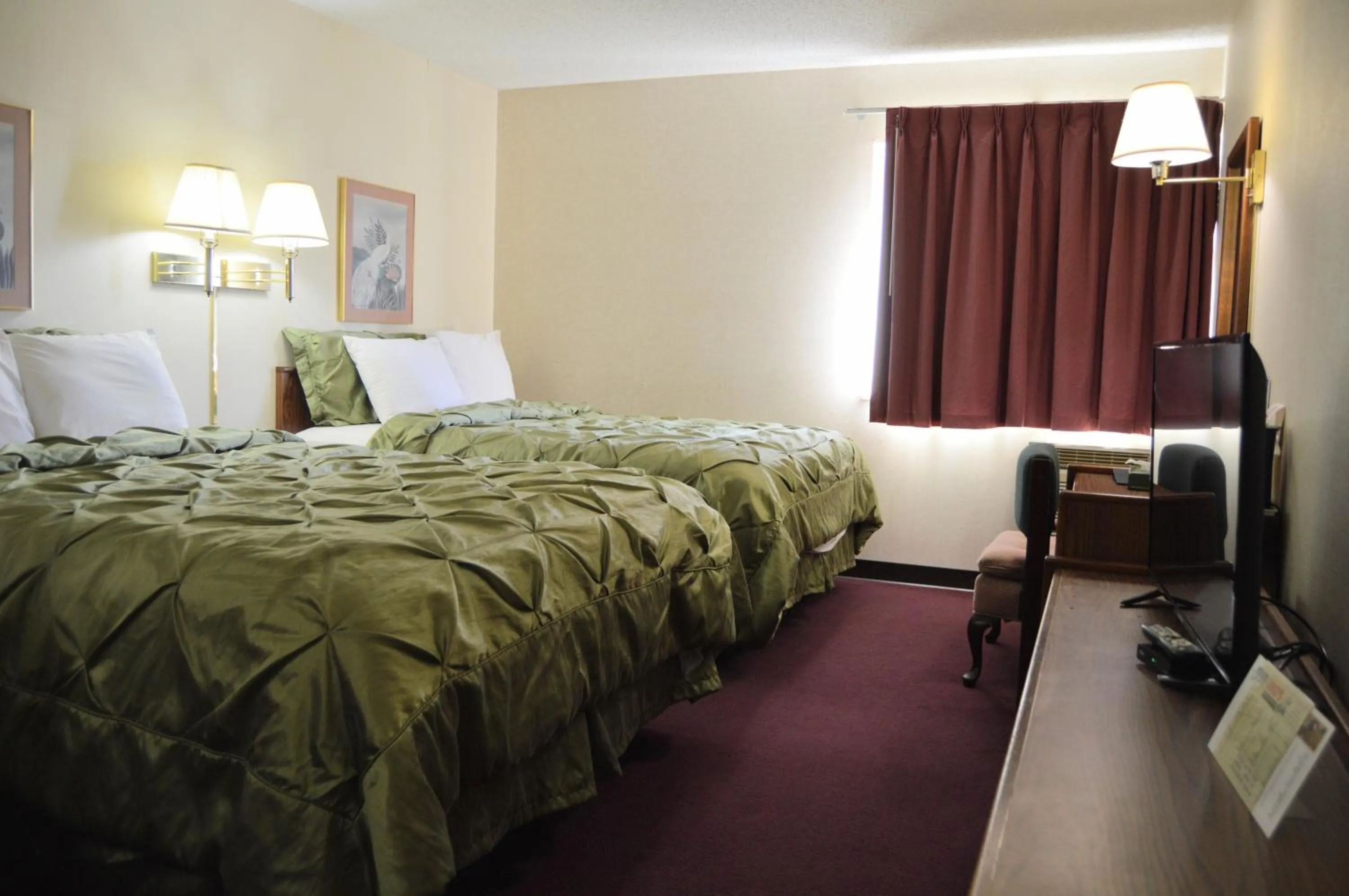 Photo of the whole room, Bed in Extended Stay Warrenton Inn
