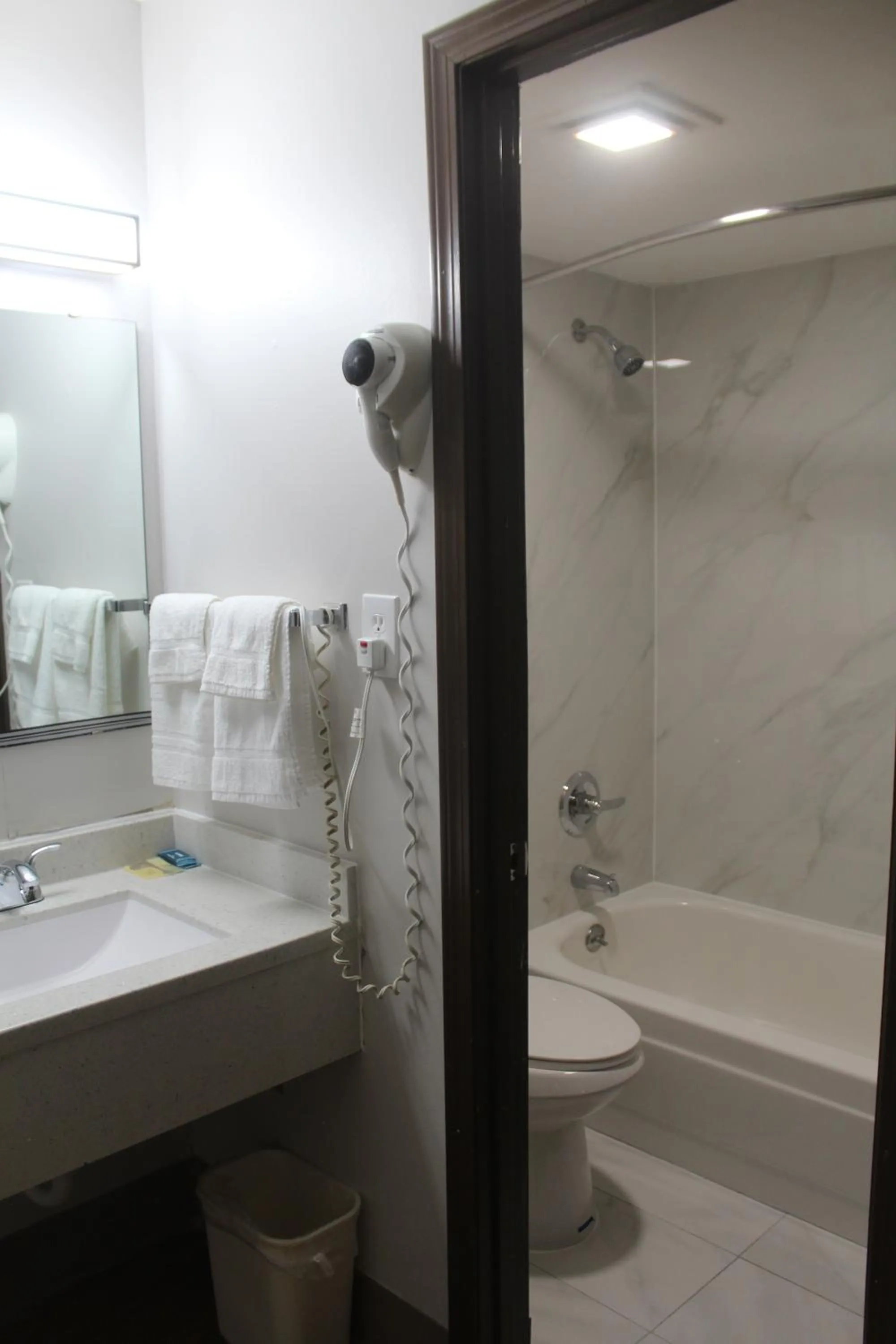 Shower in Extended Stay Warrenton Inn