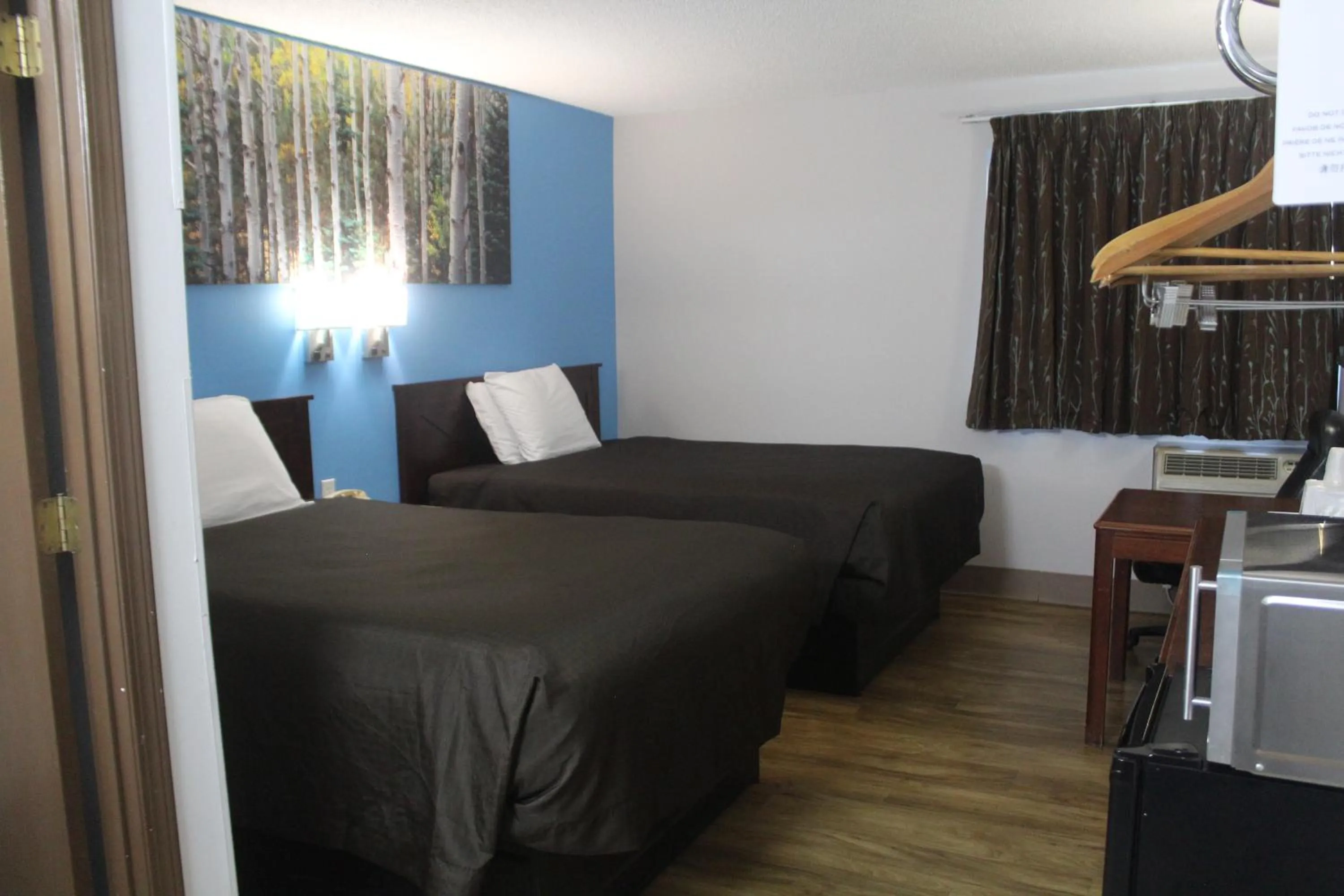 Photo of the whole room, Bed in Extended Stay Warrenton Inn