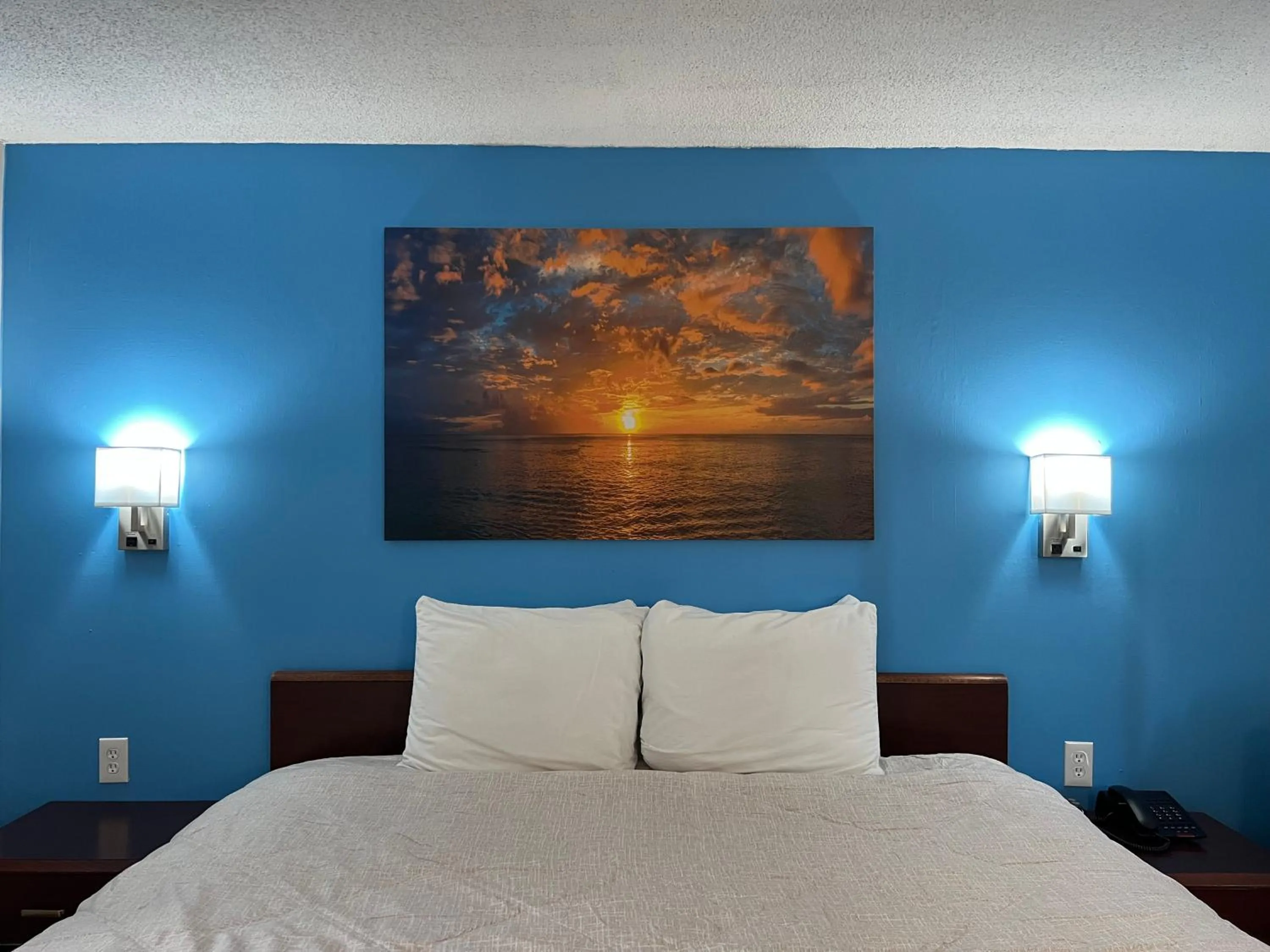 Bed in Extended Stay Warrenton Inn