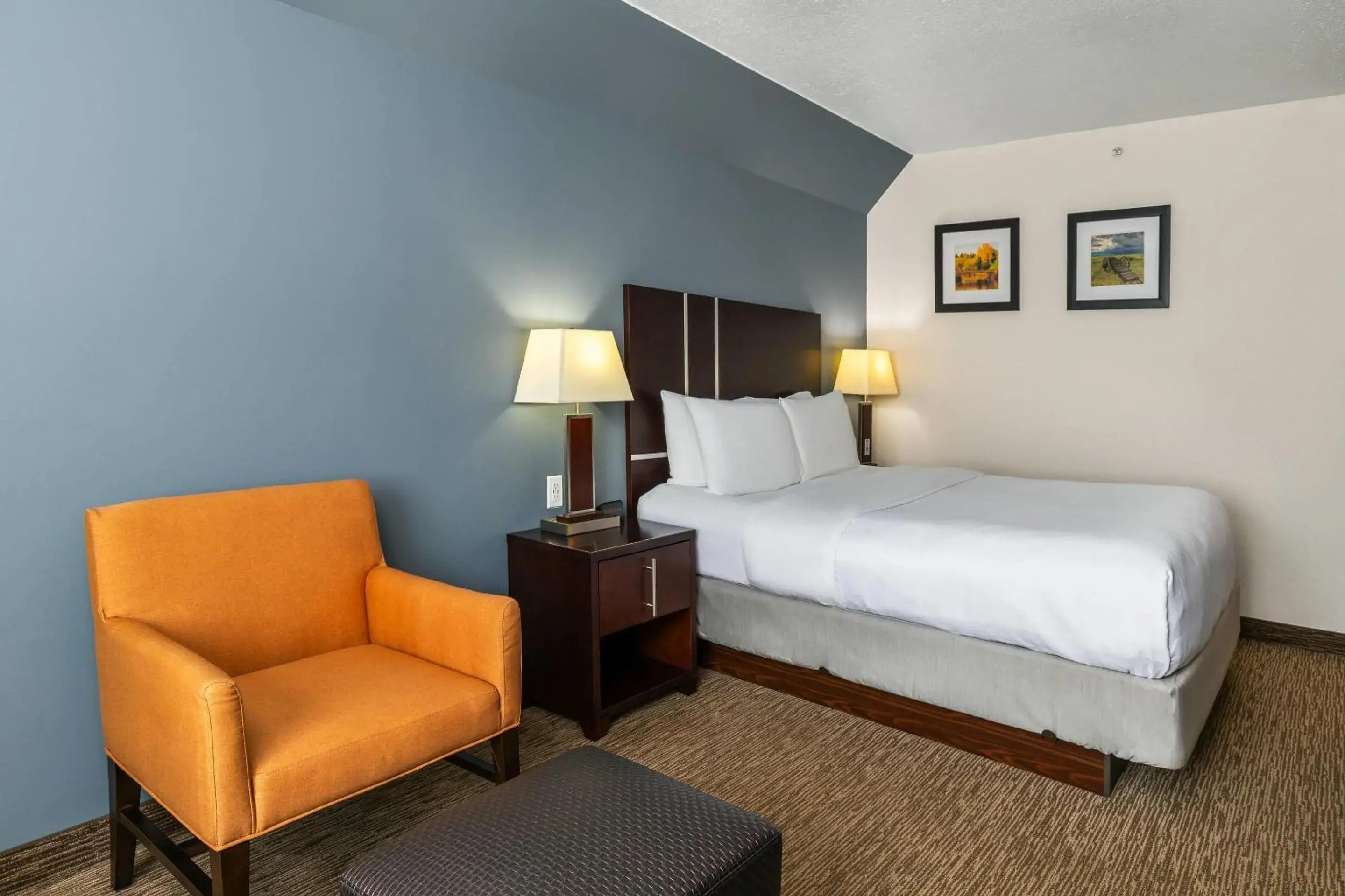 Bedroom, Bed in Comfort Inn & Suites Bedroom, Bed in Comfort Inn & Suites