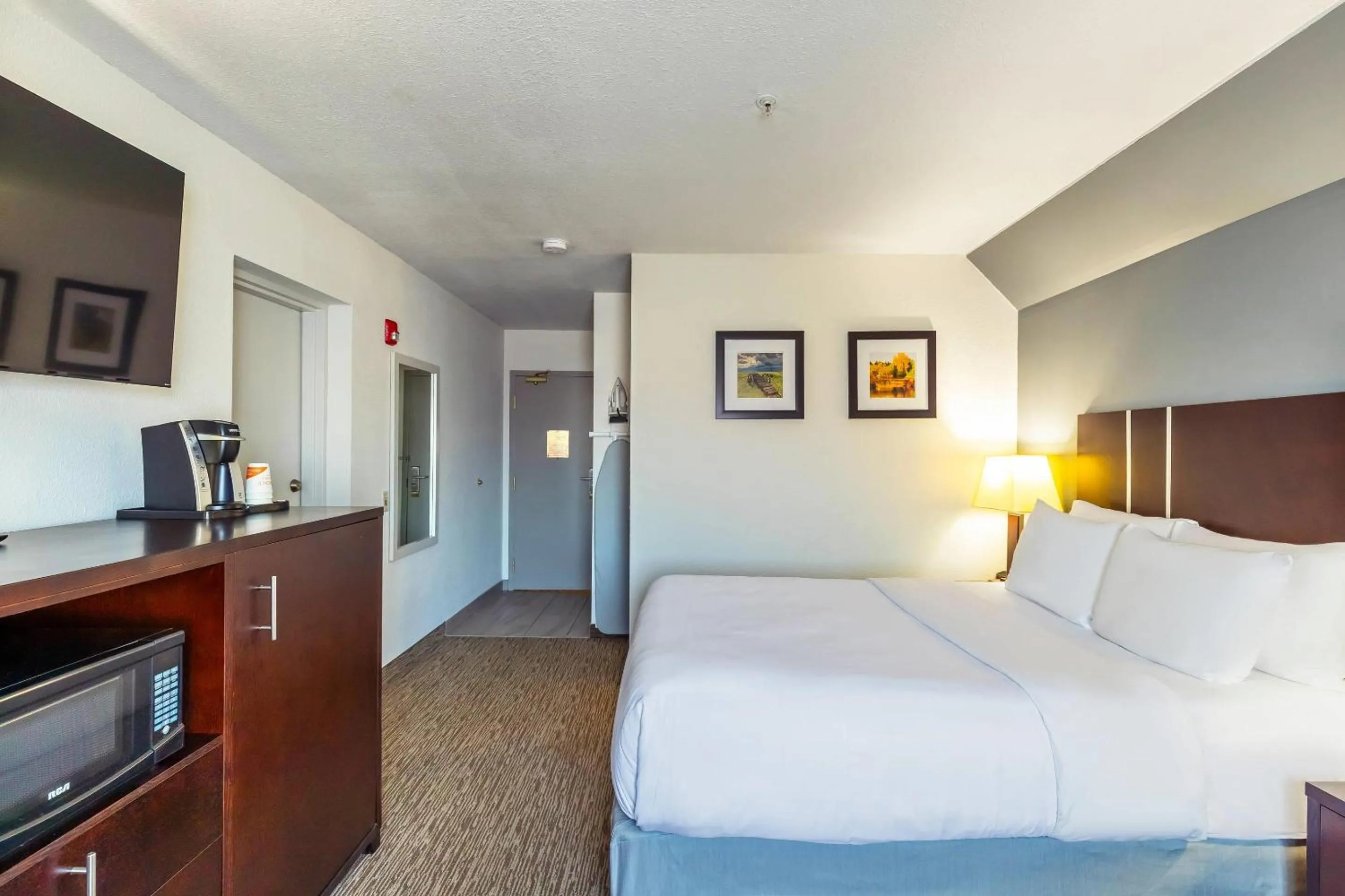 Bedroom, Bed in Comfort Inn & Suites