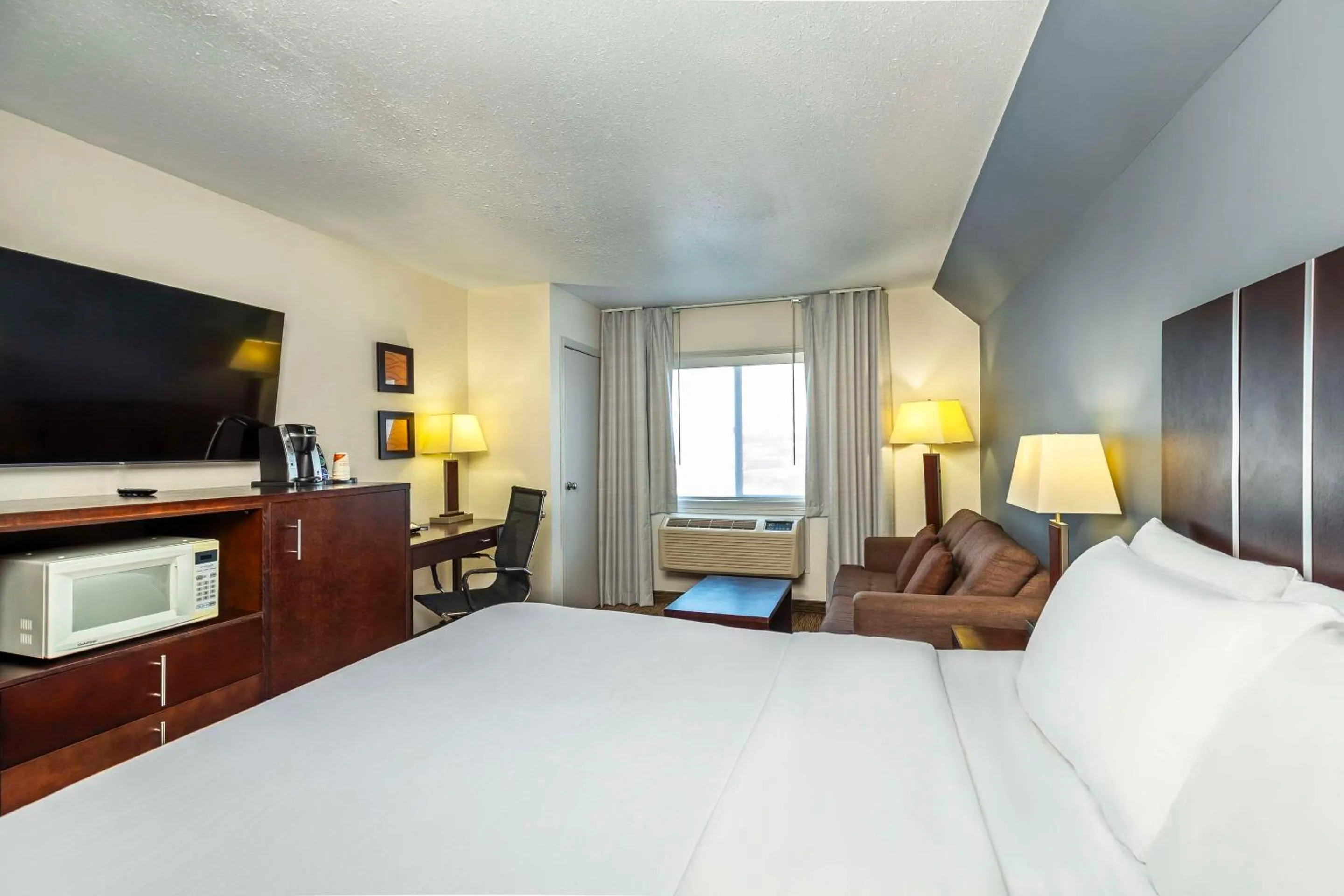 Bedroom, Bed in Comfort Inn & Suites