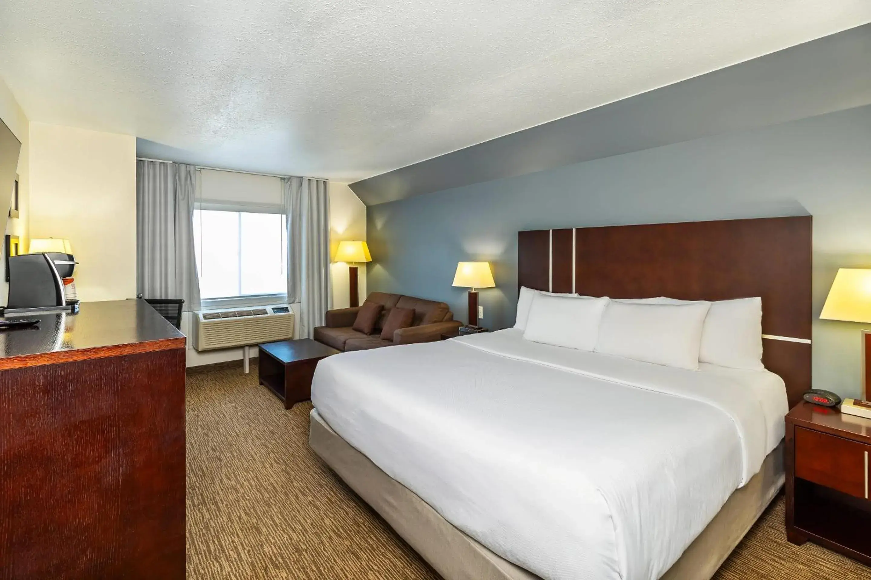 Bedroom, Bed in Comfort Inn & Suites Bedroom, Bed in Comfort Inn & Suites