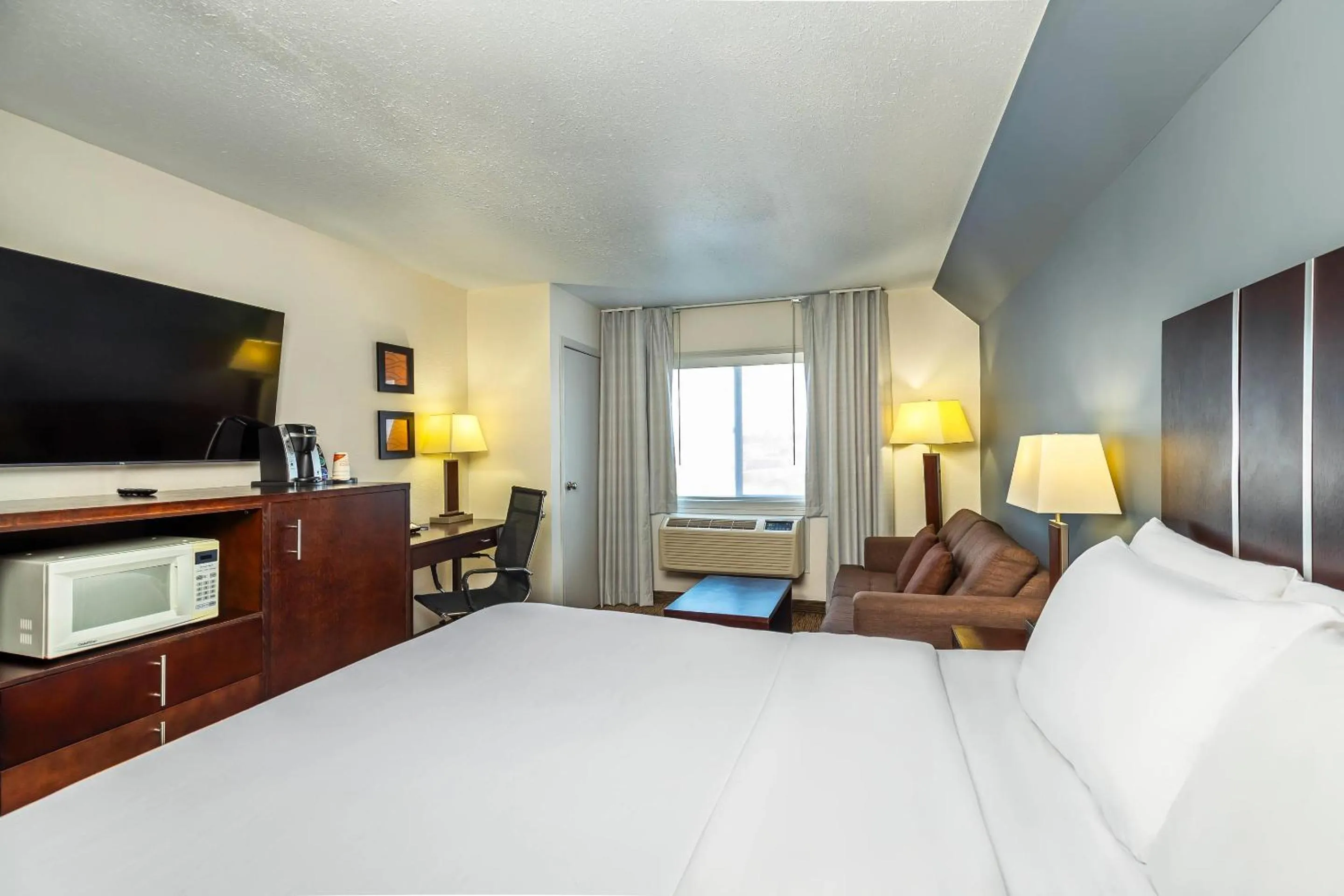 Bedroom, Bed in Comfort Inn & Suites