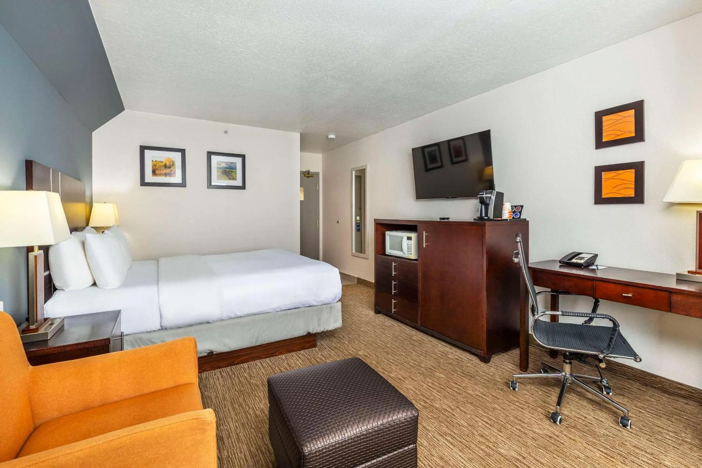 Bedroom, Bed in Comfort Inn & Suites