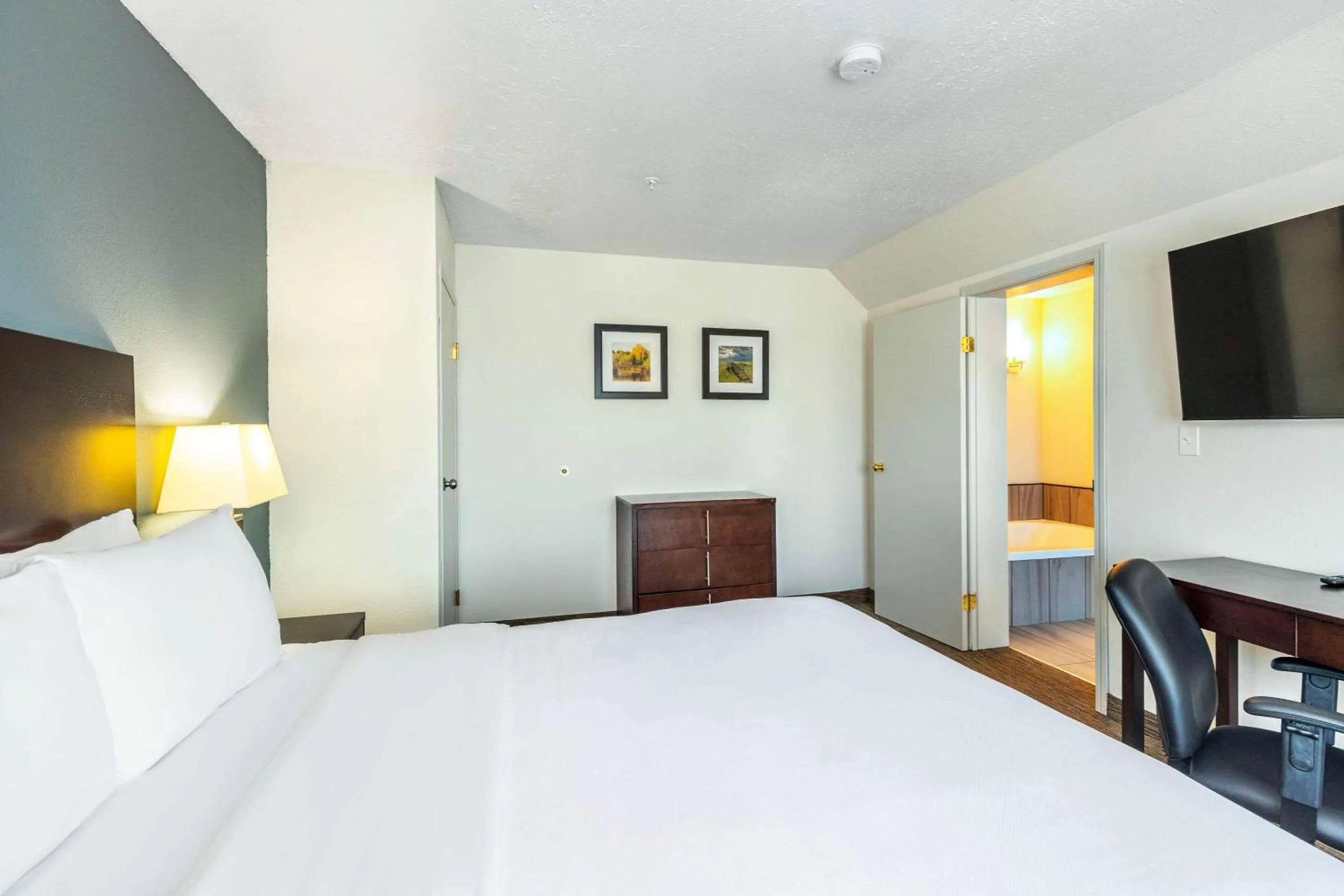 Bedroom, Bed in Comfort Inn & Suites