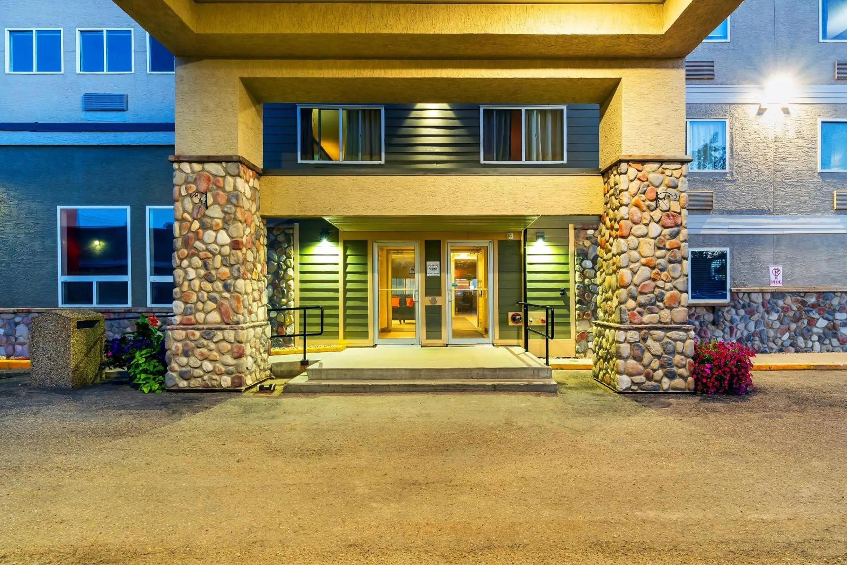 Property building in Comfort Inn & Suites