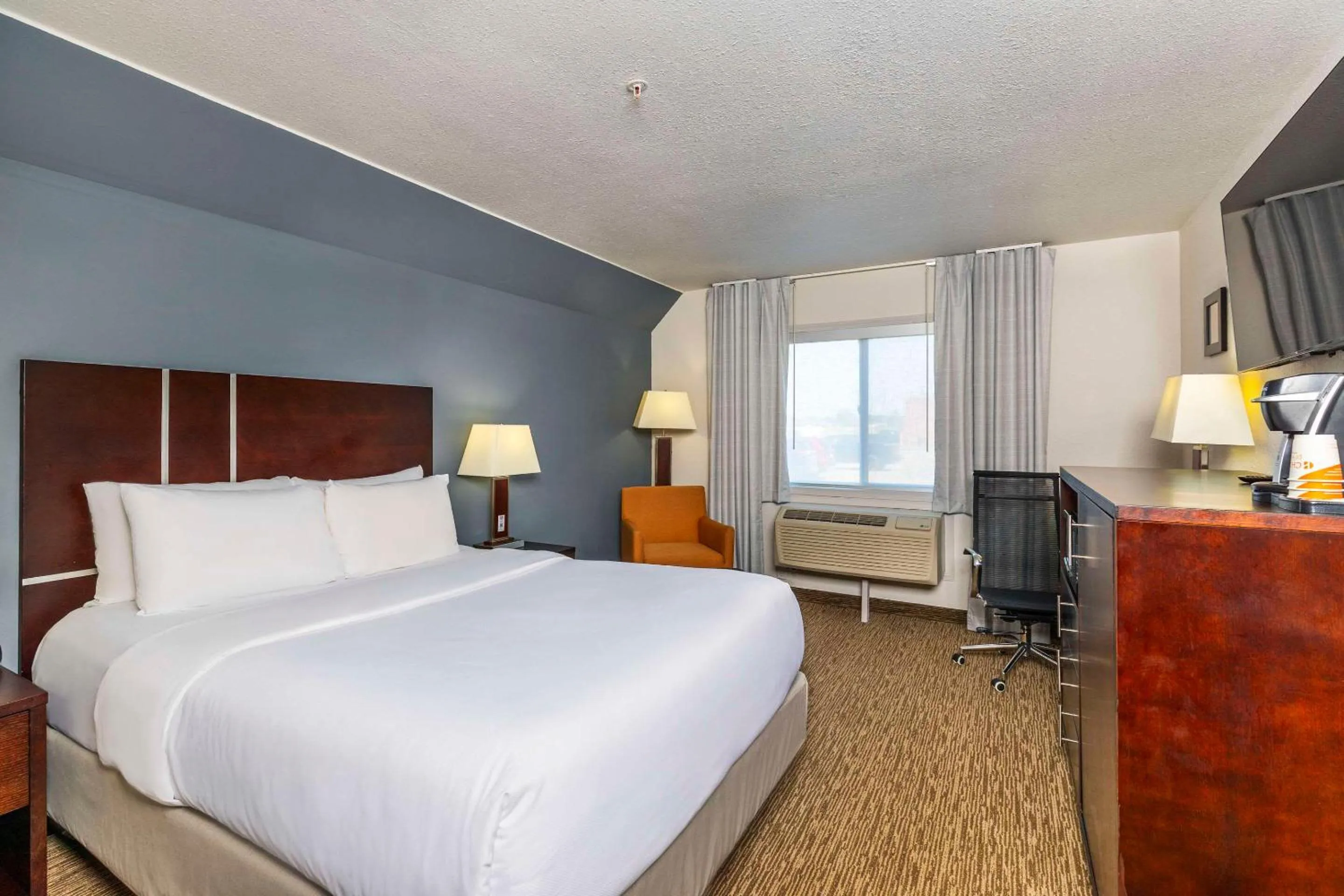 Bedroom, Bed in Comfort Inn & Suites