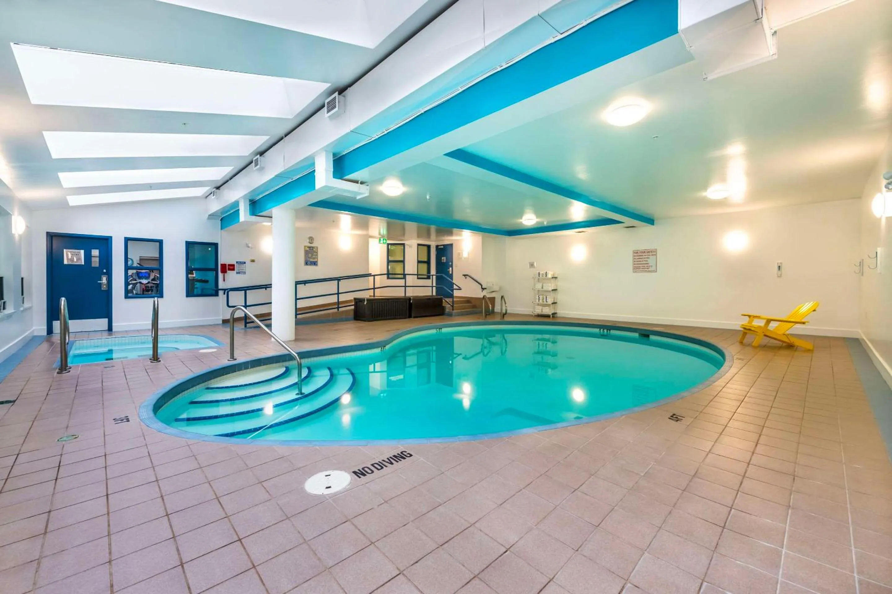 Swimming pool in Clarion Hotel & Conference Centre