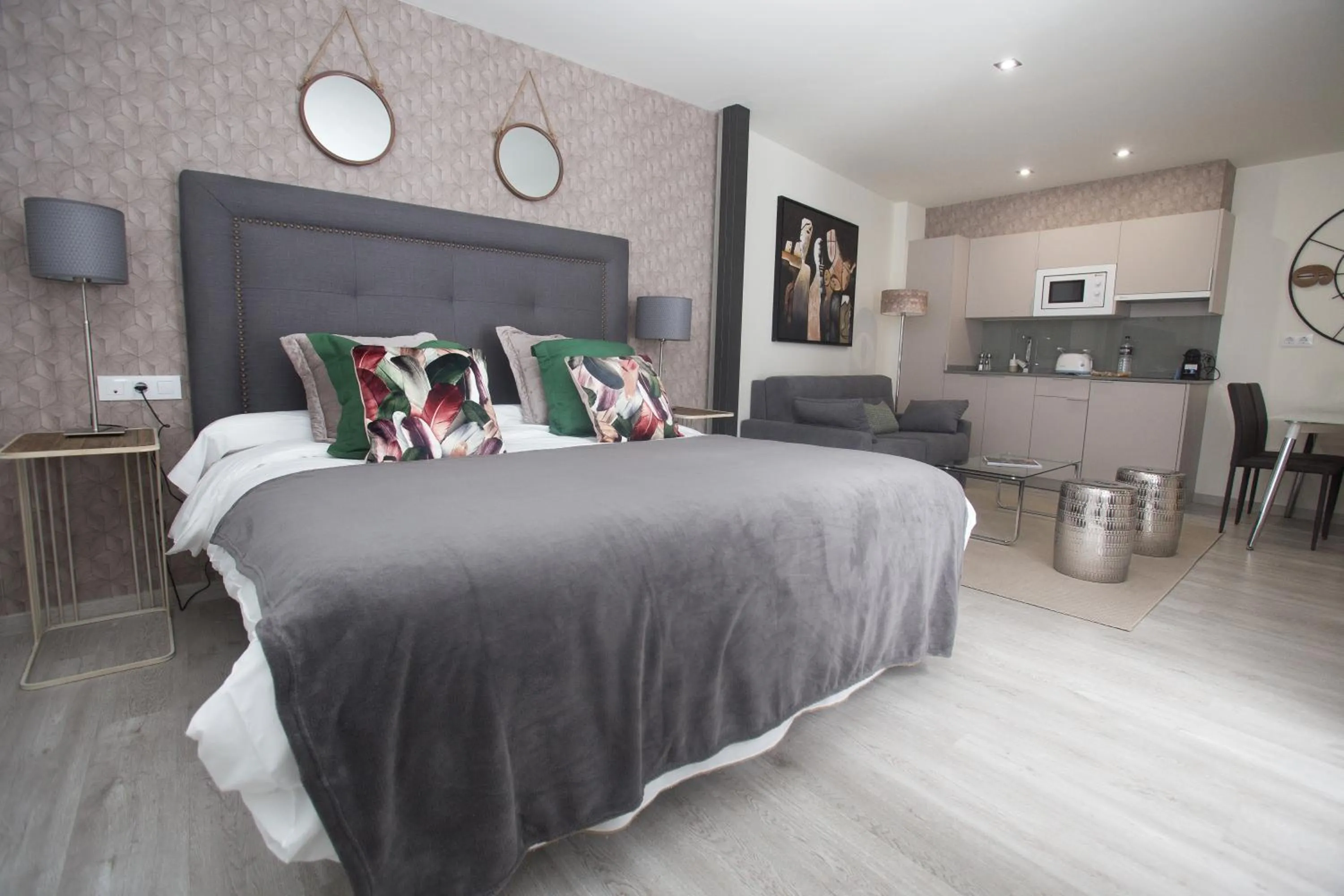 Photo of the whole room, Bed in Apartamentos Soho Boutique Museo