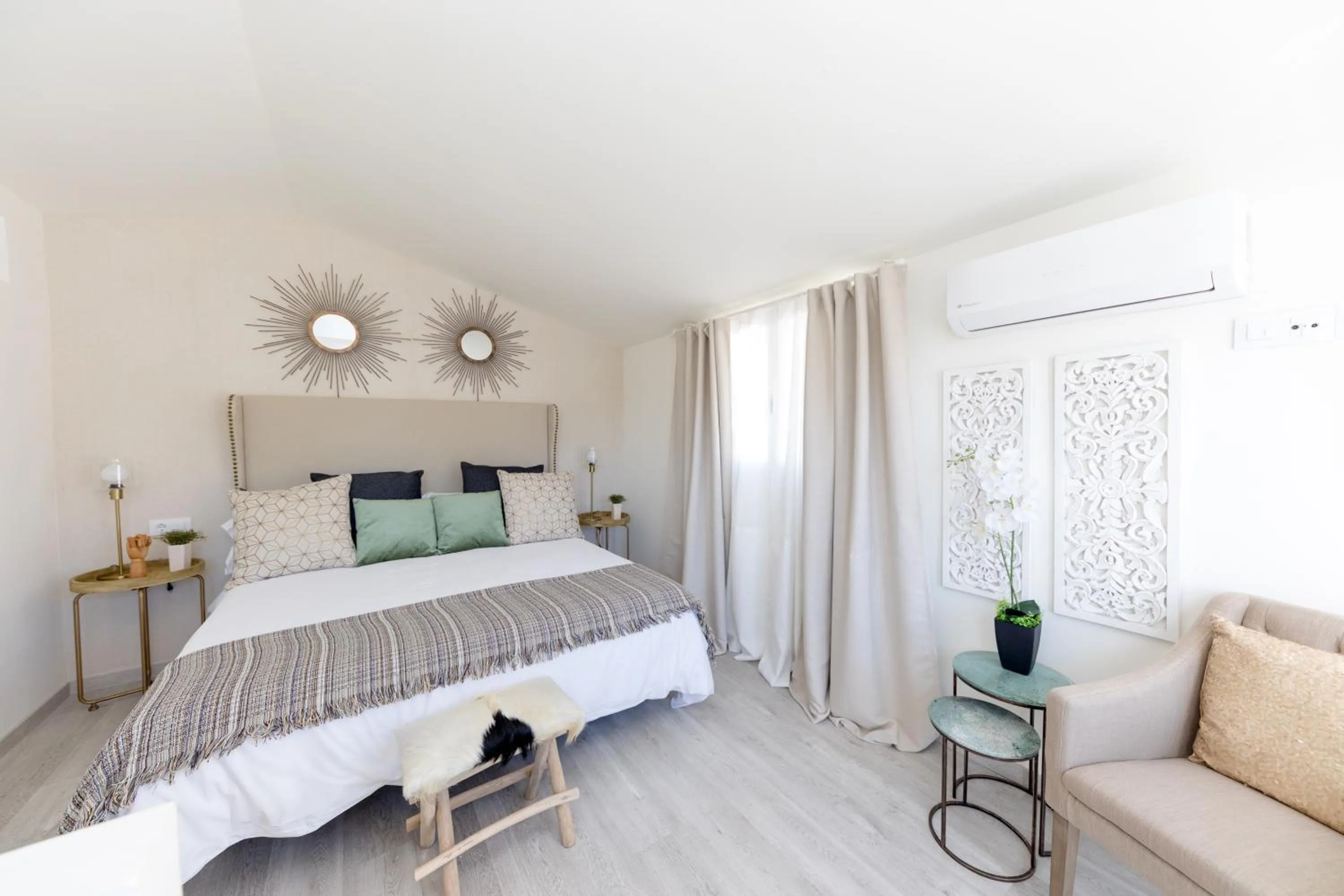 Decorative detail, Bed in Apartamentos Soho Boutique Museo