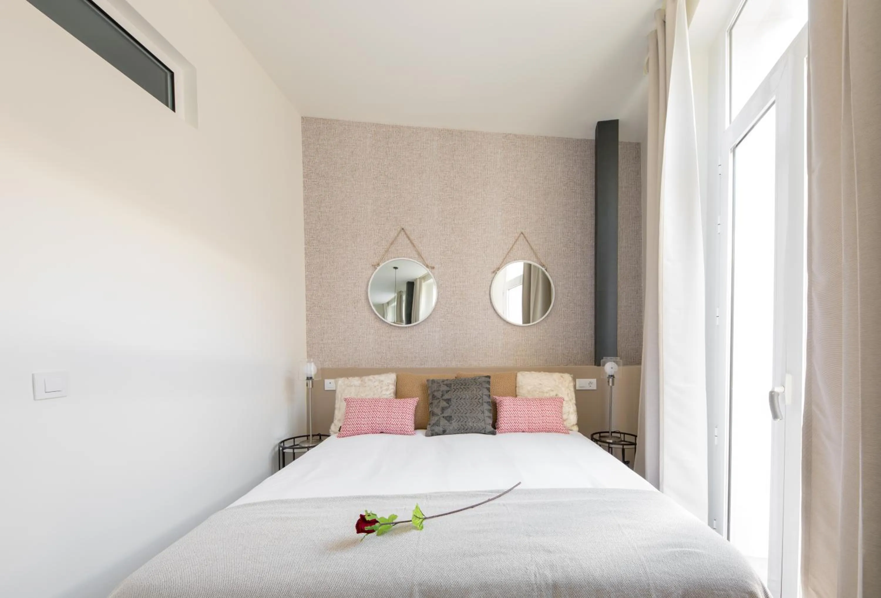 Bedroom, Bed in Apartamentos Soho Boutique Museo