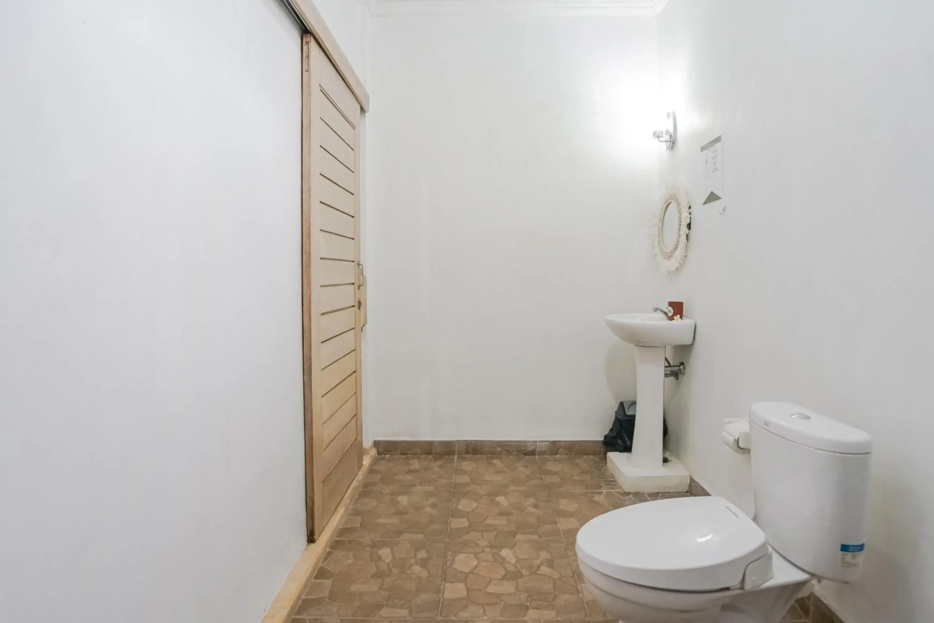 Bathroom in Karan Homestay Canggu Bathroom in Karan Homestay Canggu