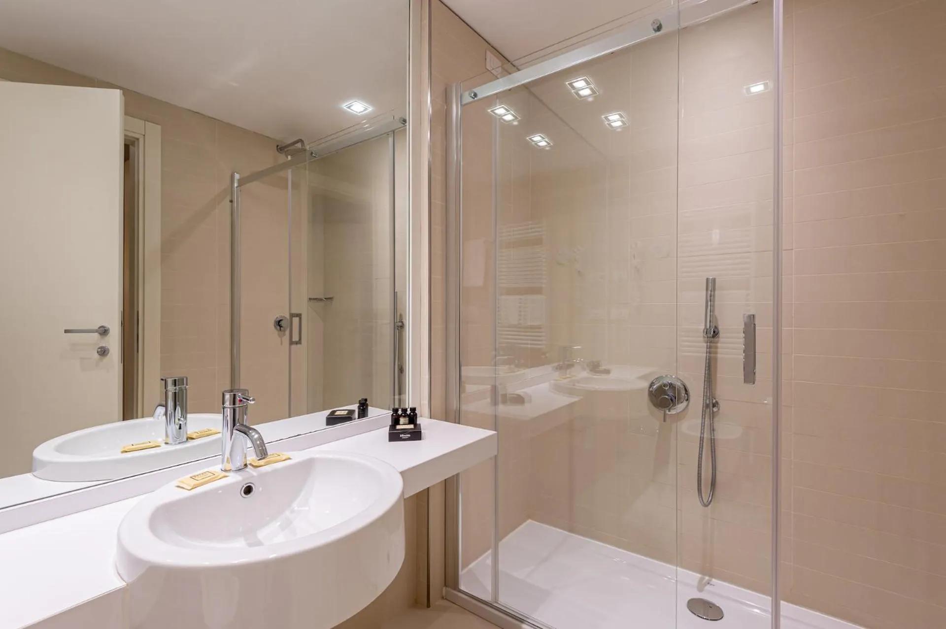 Shower in UNA HOTELS Le Terrazze Treviso Hotel & Residence