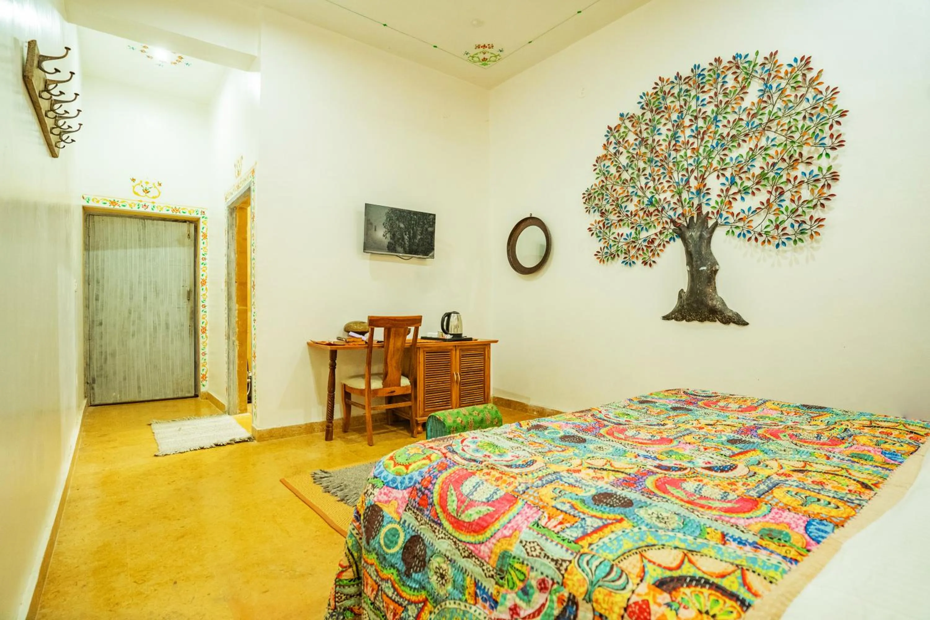 TV and multimedia, Bed in Garh Meera - A Sensational Boutique Hotel