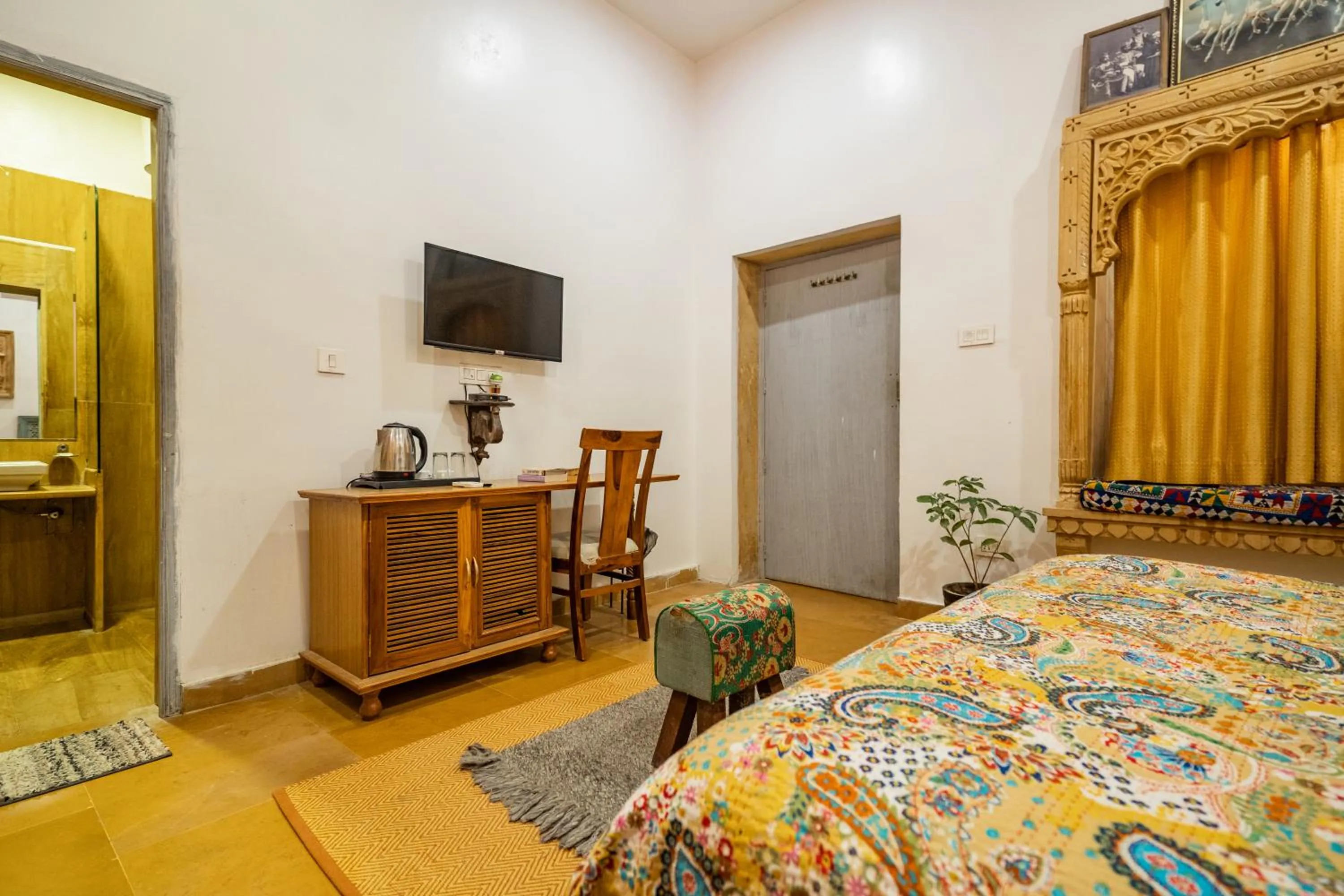 Bedroom, Bed in Garh Meera - A Sensational Boutique Hotel