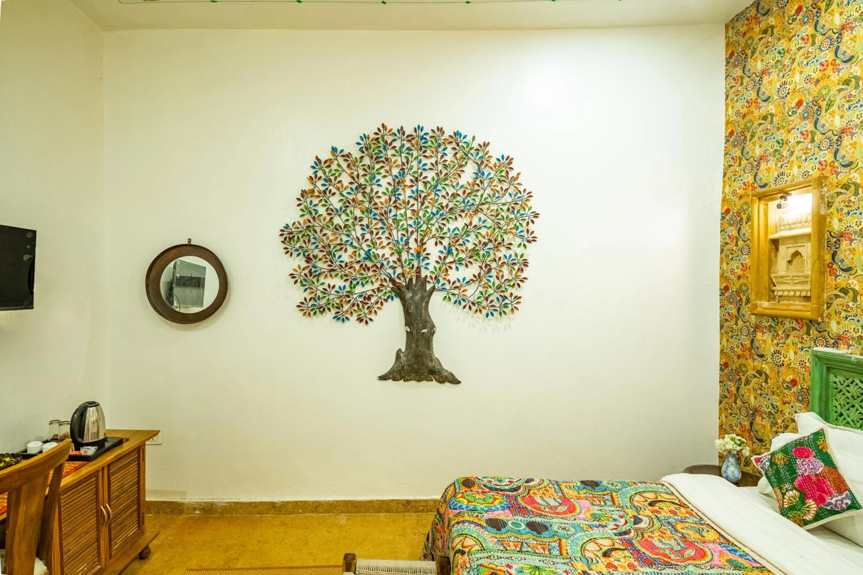 TV and multimedia, Bed in Garh Meera - A Sensational Boutique Hotel