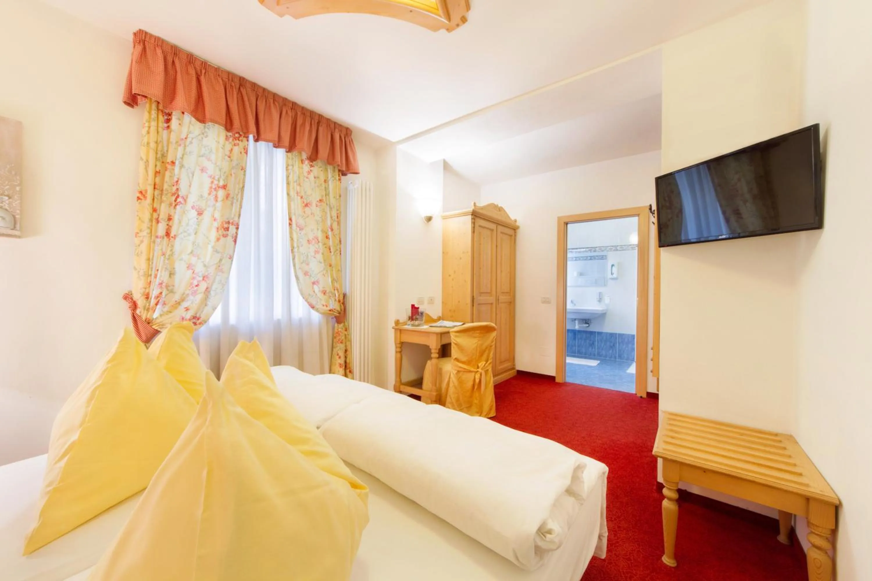 Bed in Alpotel Dolomiten