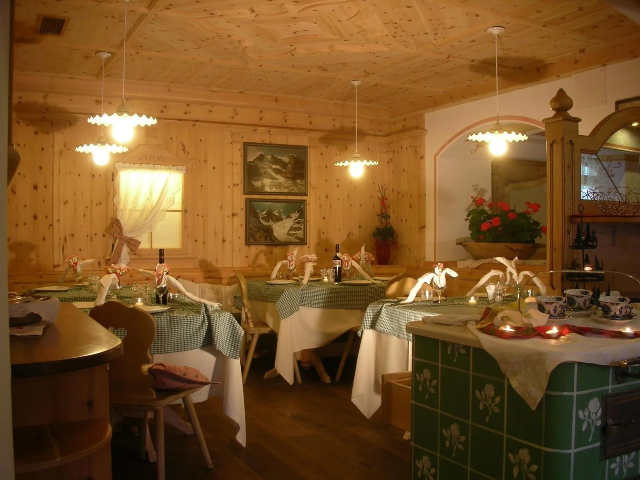 Restaurant/places to eat in Alpotel Dolomiten