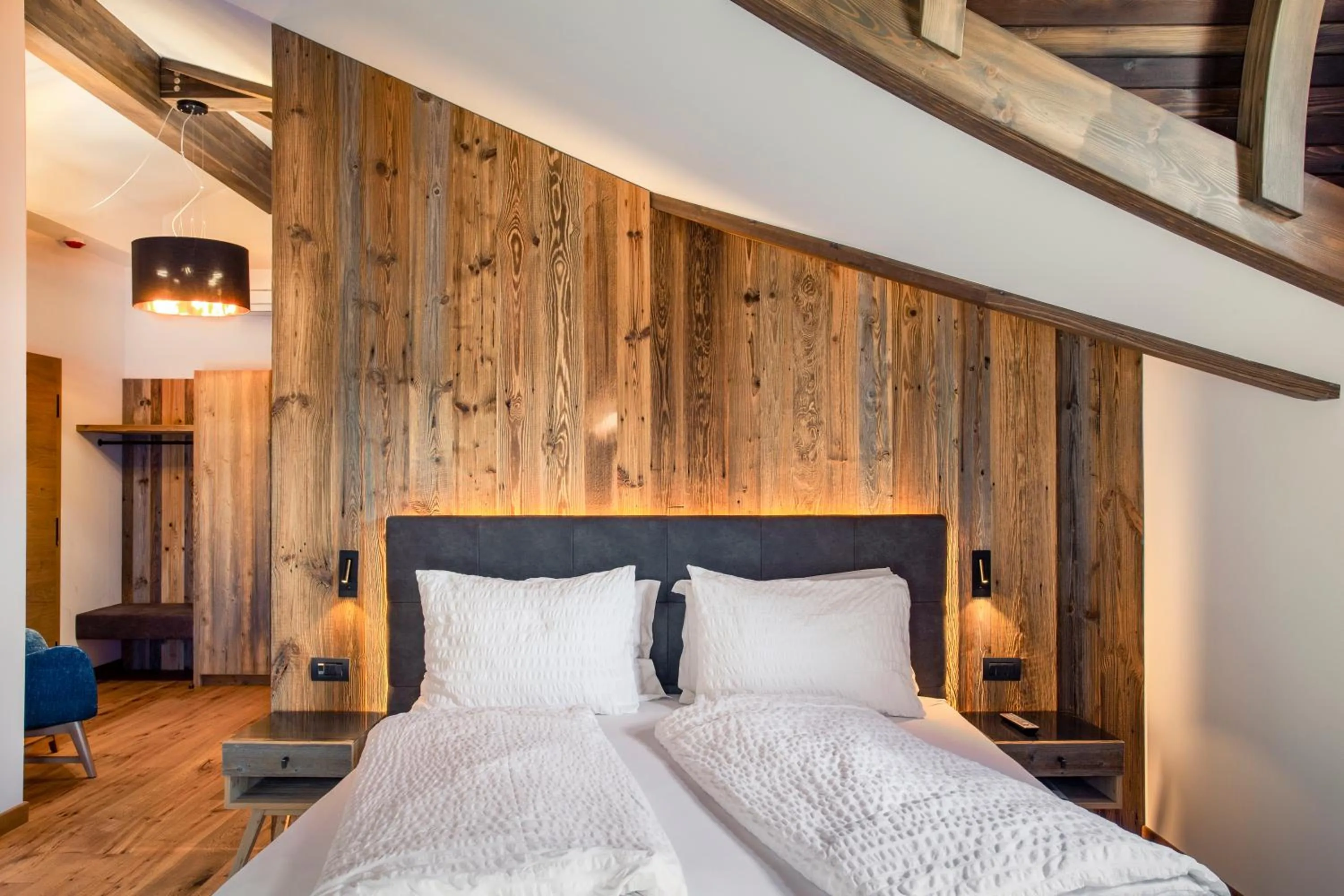 Bed in Alpotel Dolomiten