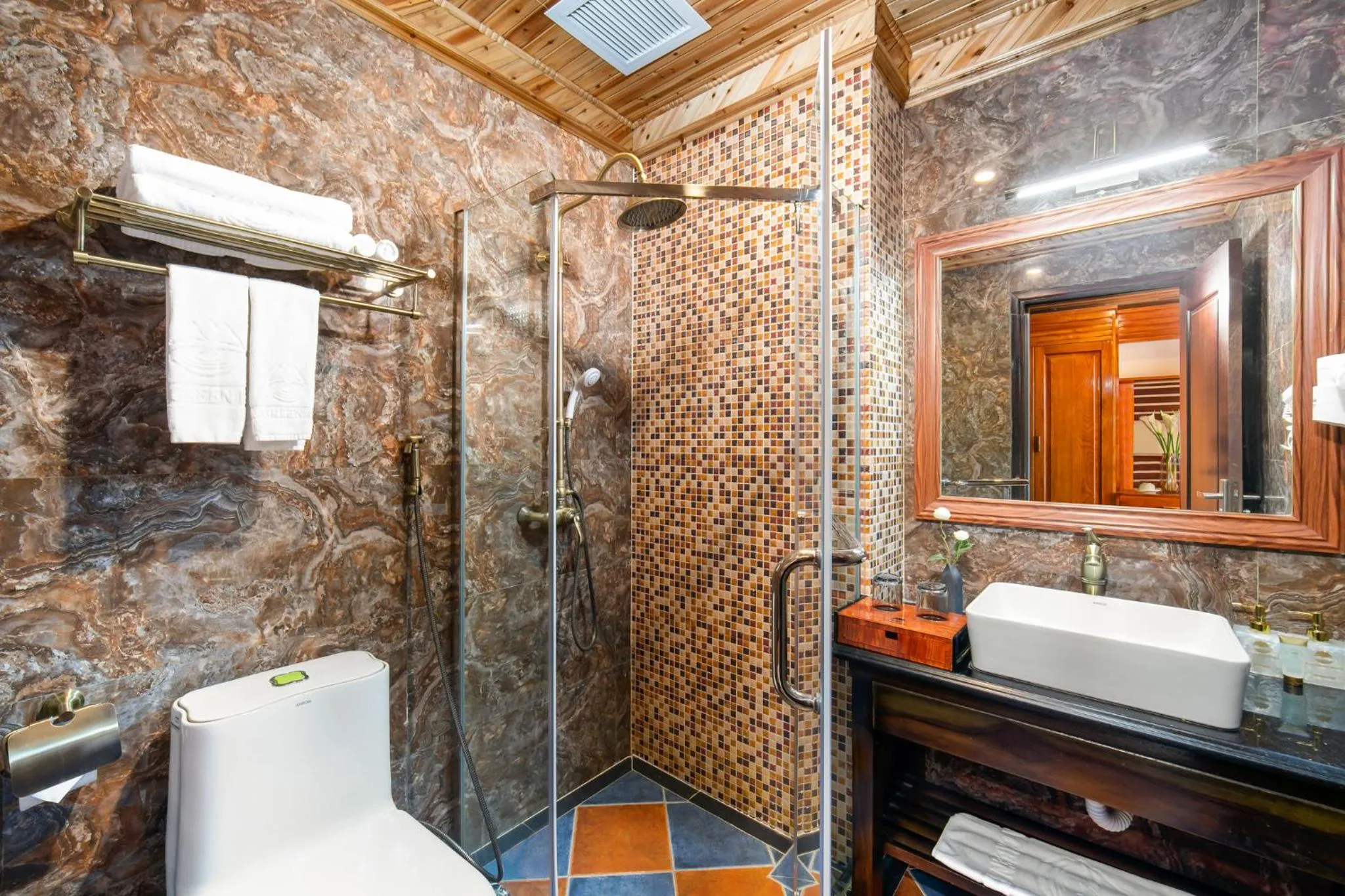 Shower in Sapa Green Hotel