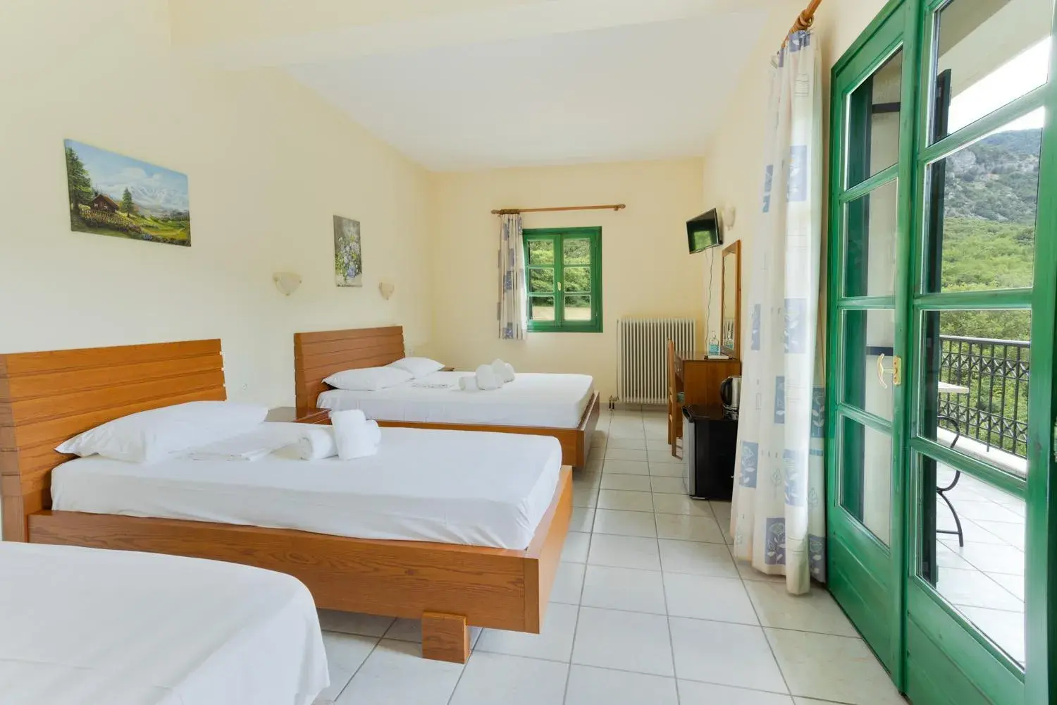 Quadruple Room with Mountain View in Hotel Spiridoula Quadruple Room with Mountain View in Hotel Spiridoula