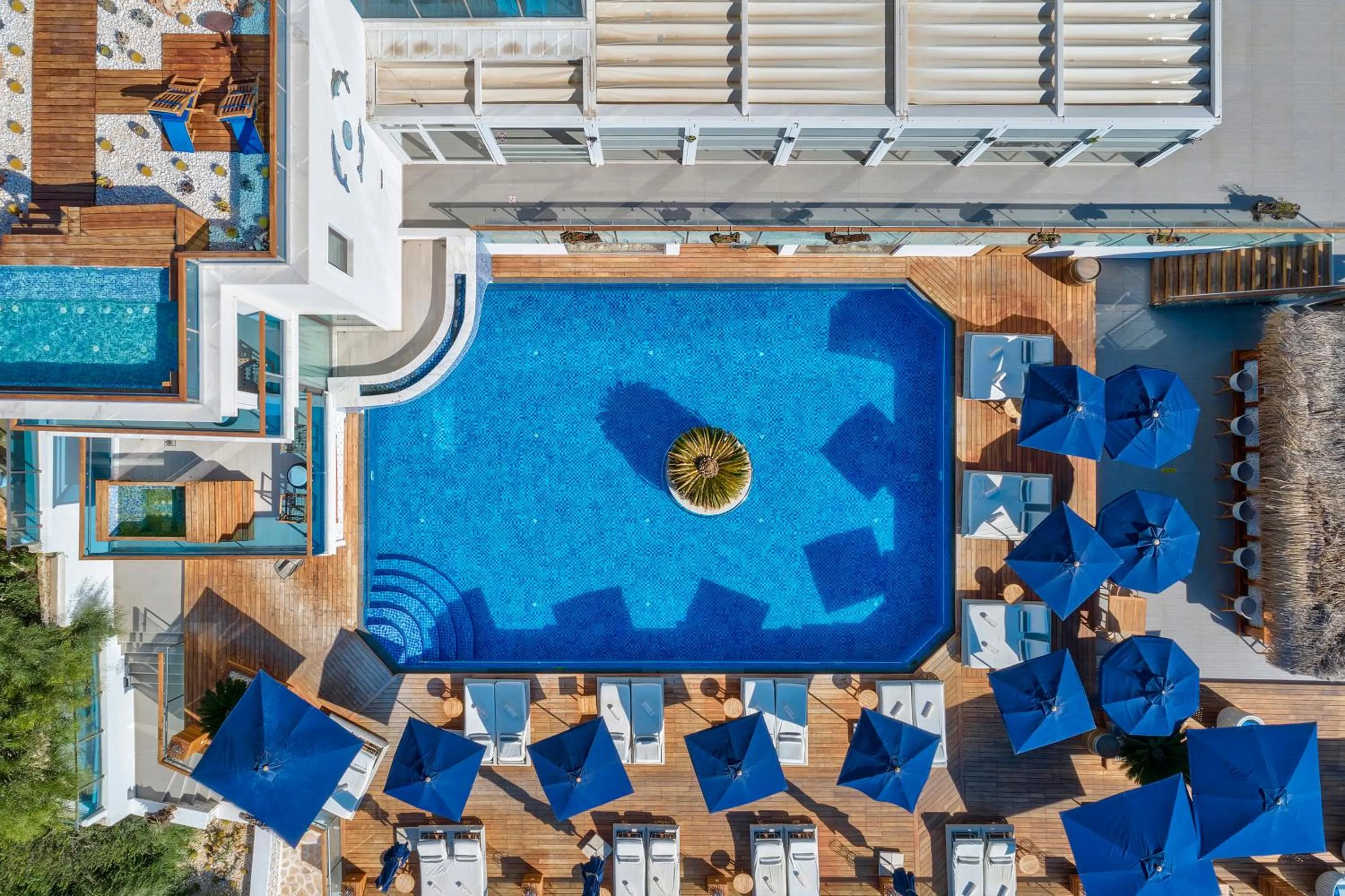 Swimming pool in Meis Exclusive Hotel