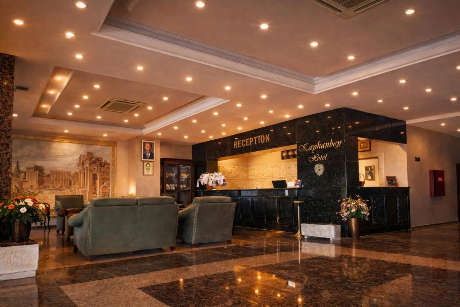 Lobby or reception in Kayhanbey Hotel