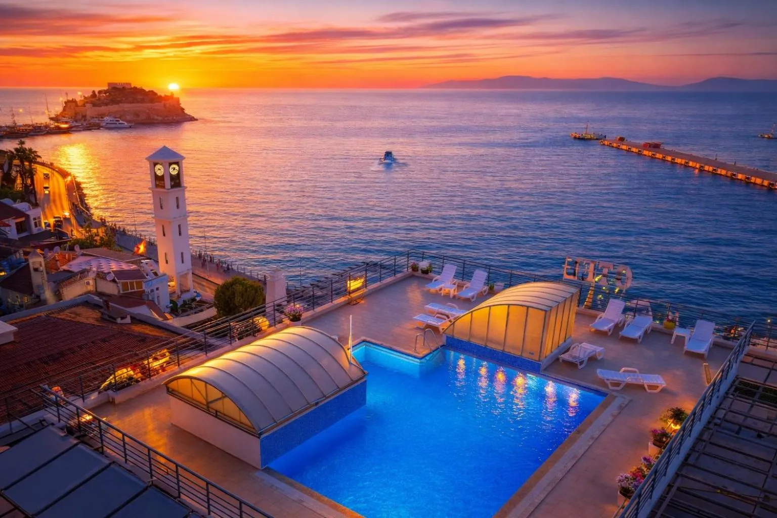 Swimming pool in Kayhanbey Hotel