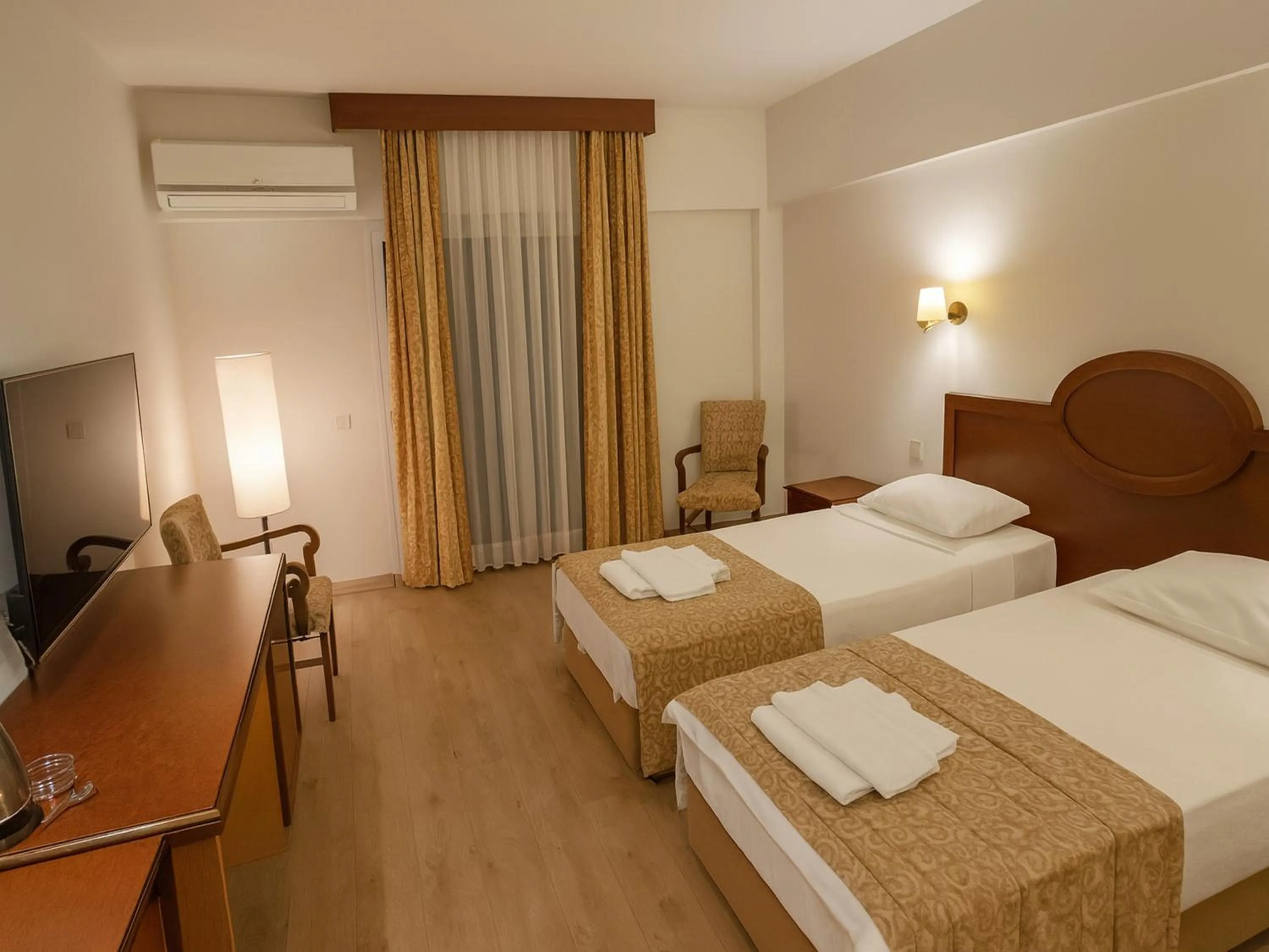 Photo of the whole room, Bed in Kayhanbey Hotel